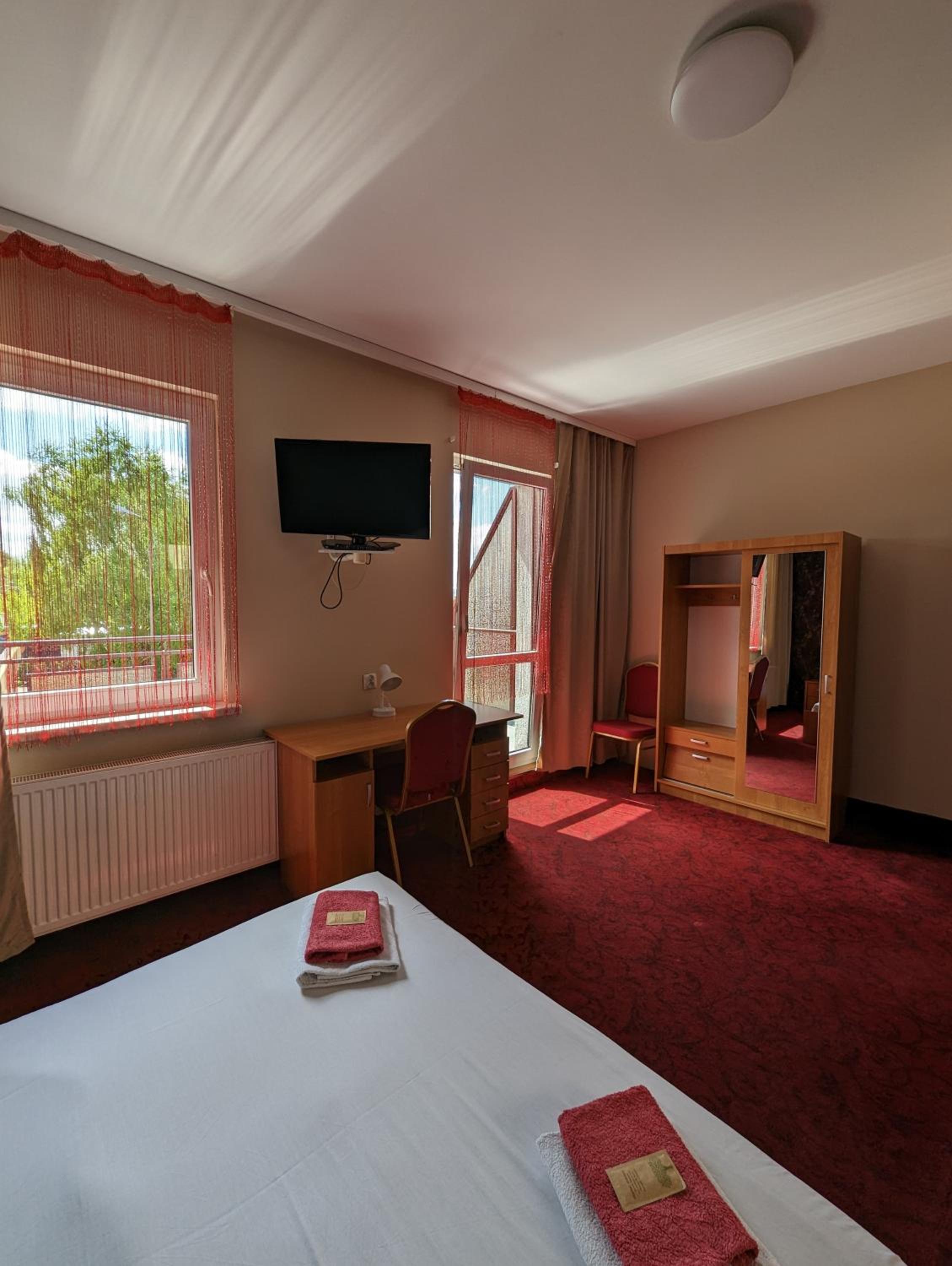 Double Room with Balcony - Photo 3