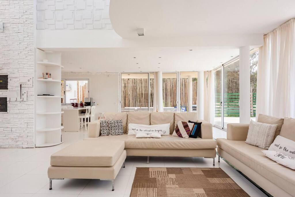 Villa photo 2