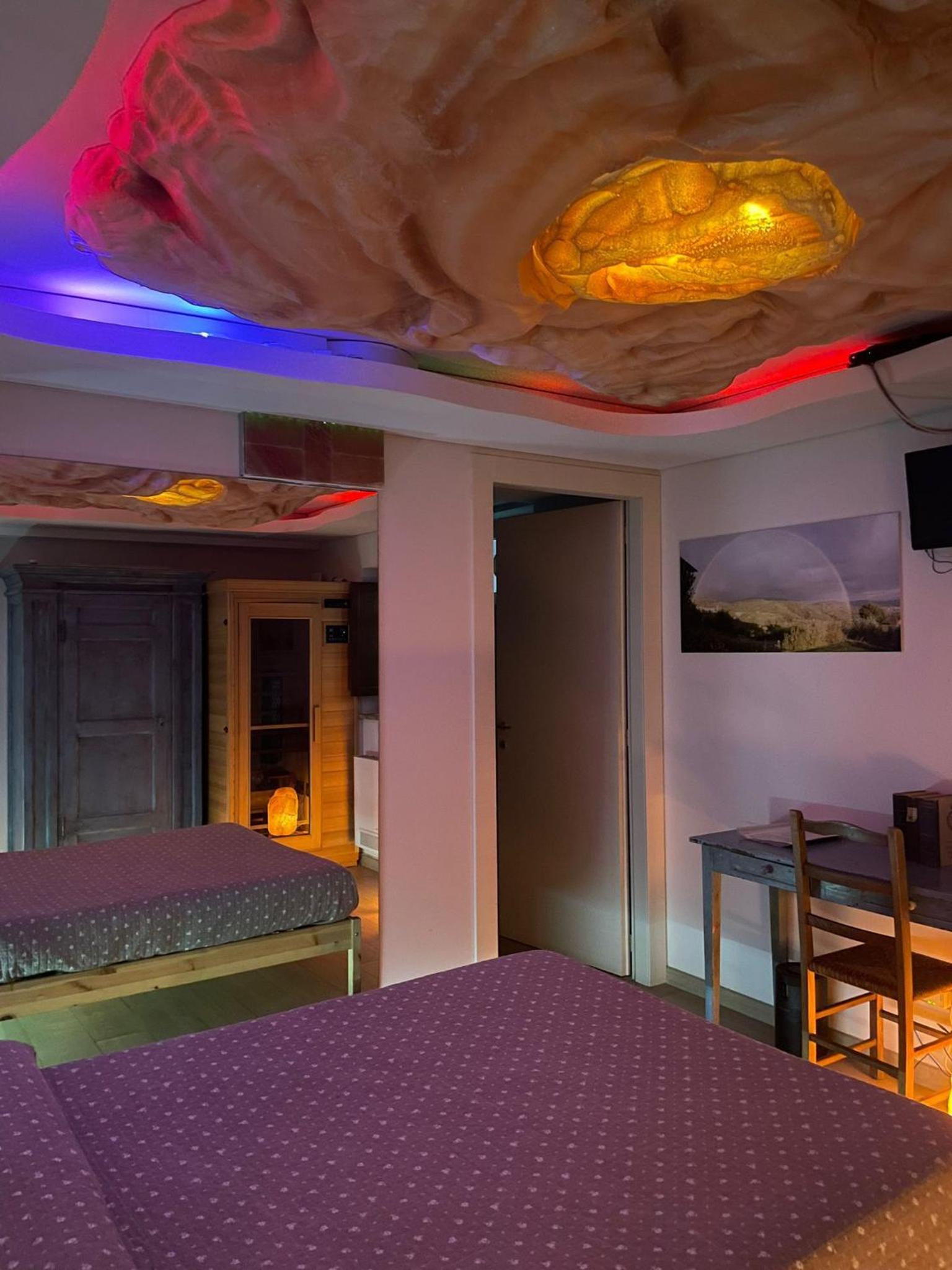 King Room with Spa Bath photo 2