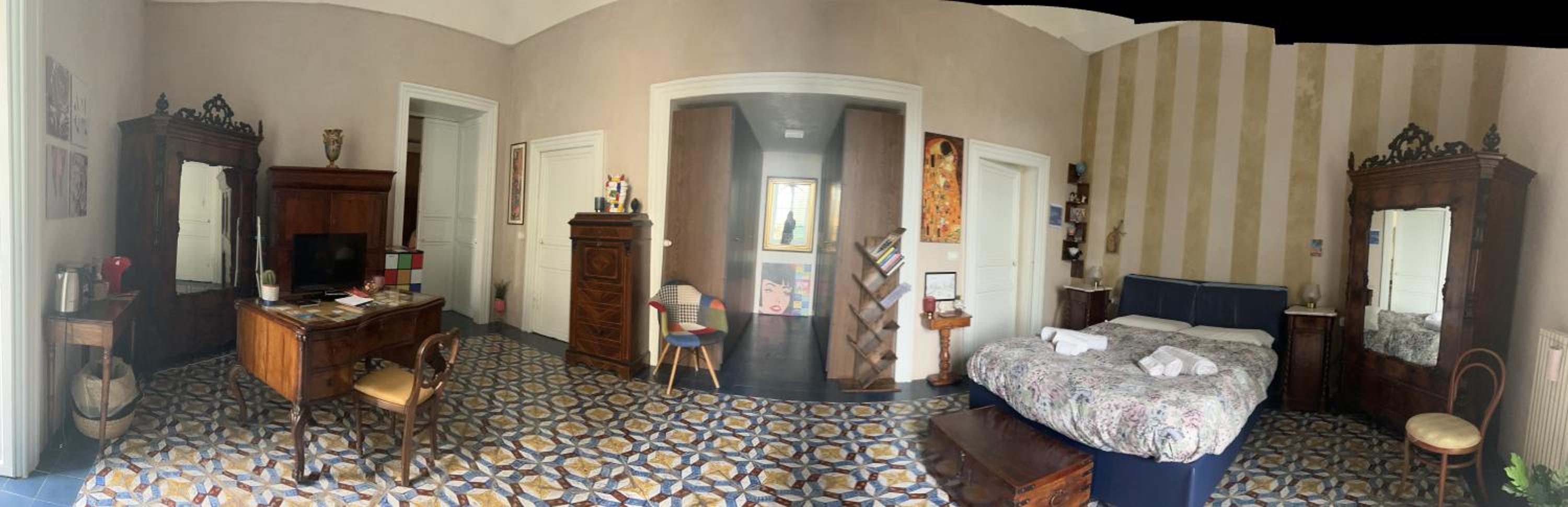 Deluxe Double Room with Balcony photo 3
