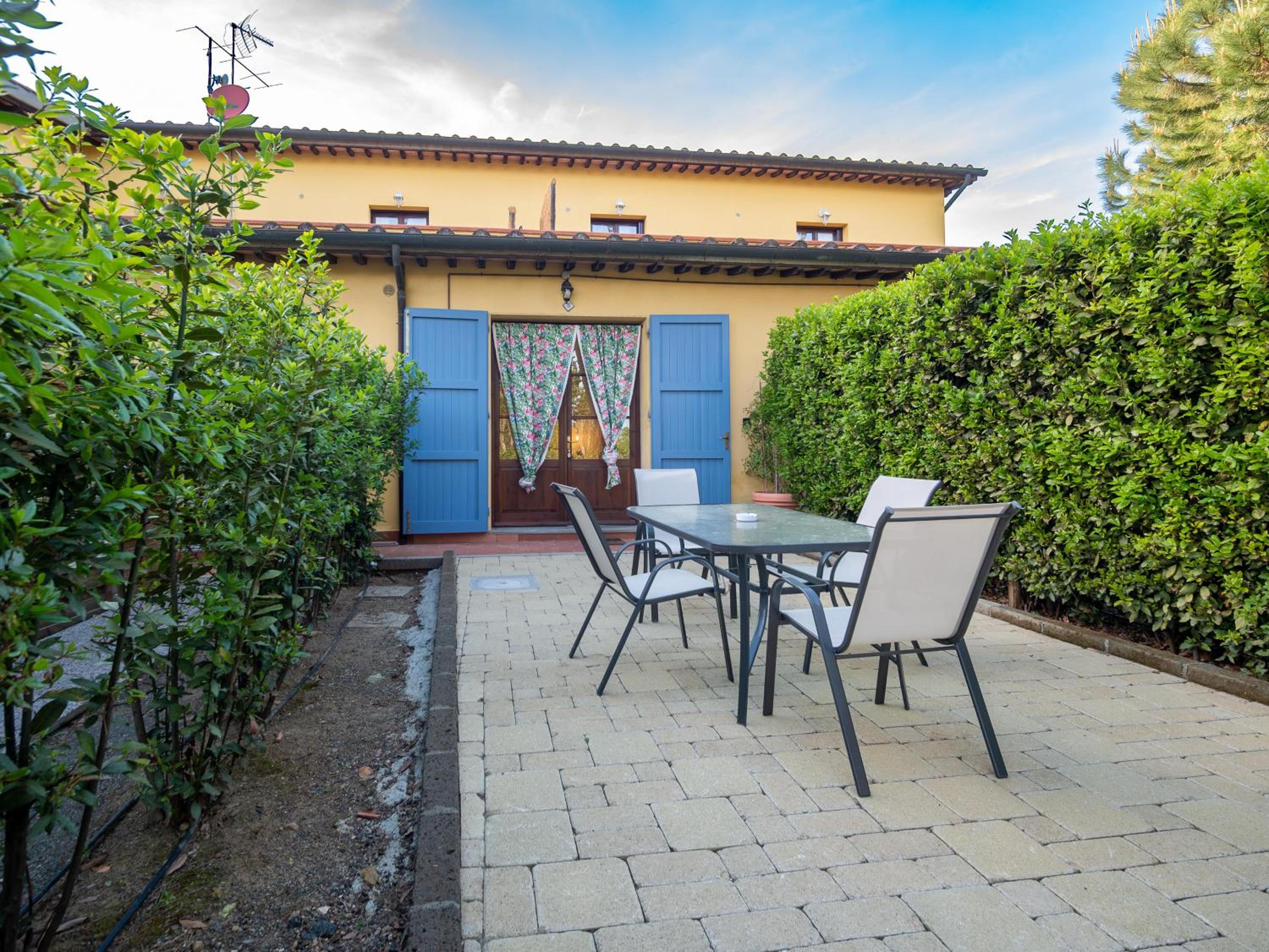 Standard Studio with Patio photo 3