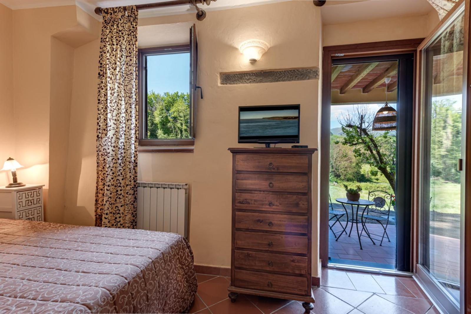 Double Room with Patio photo 1