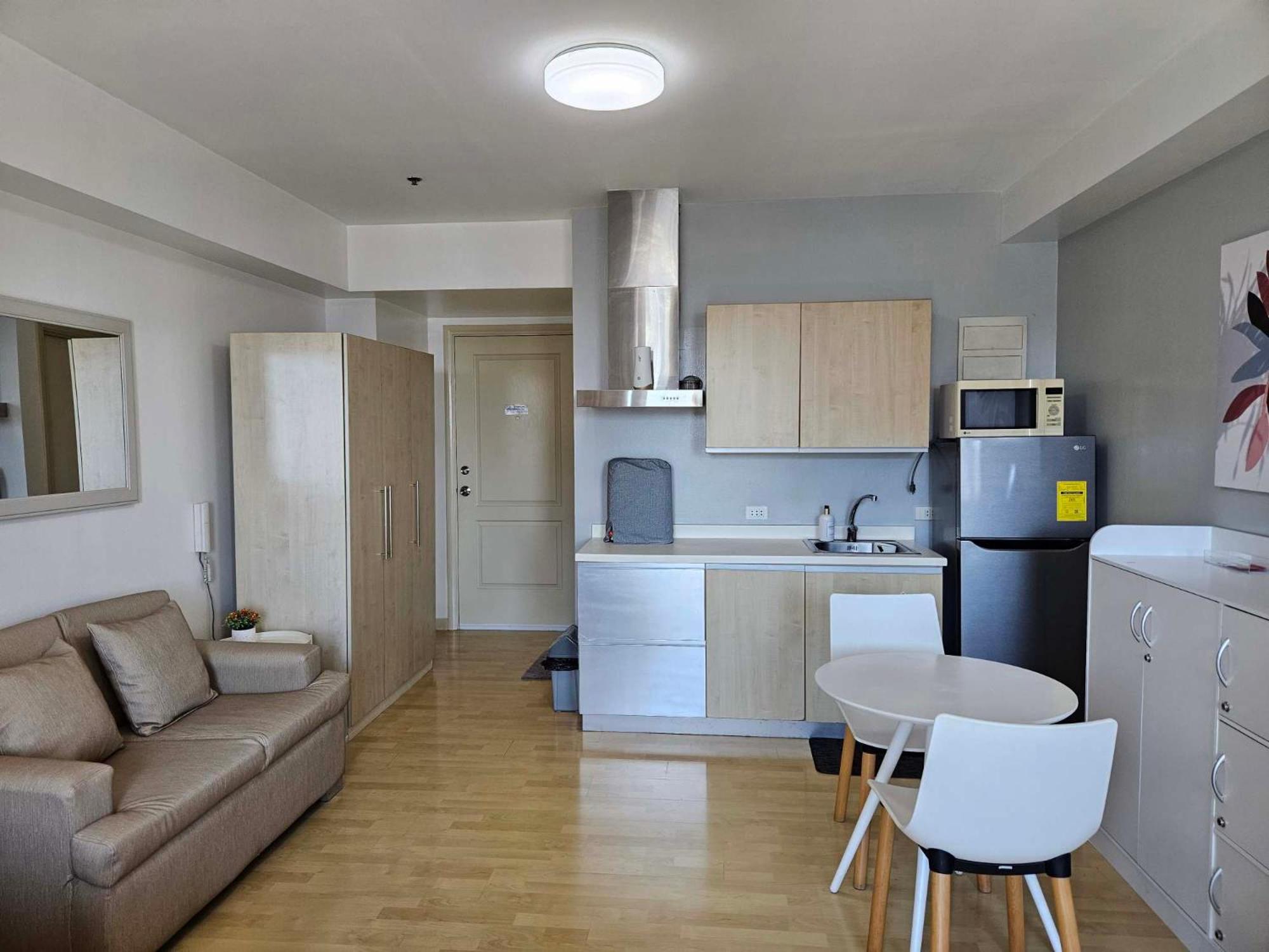 Apartment with Balcony - Photo 36