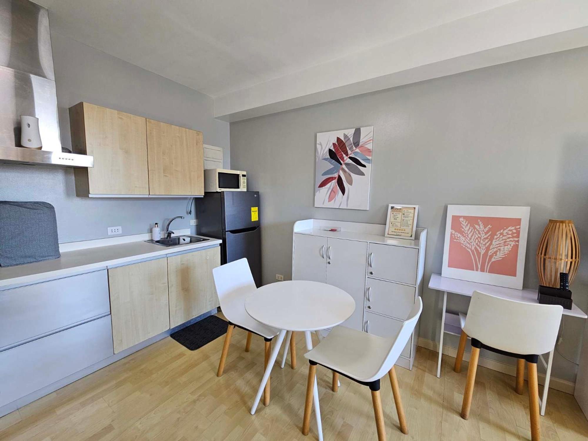 Apartment with Balcony - Photo 30