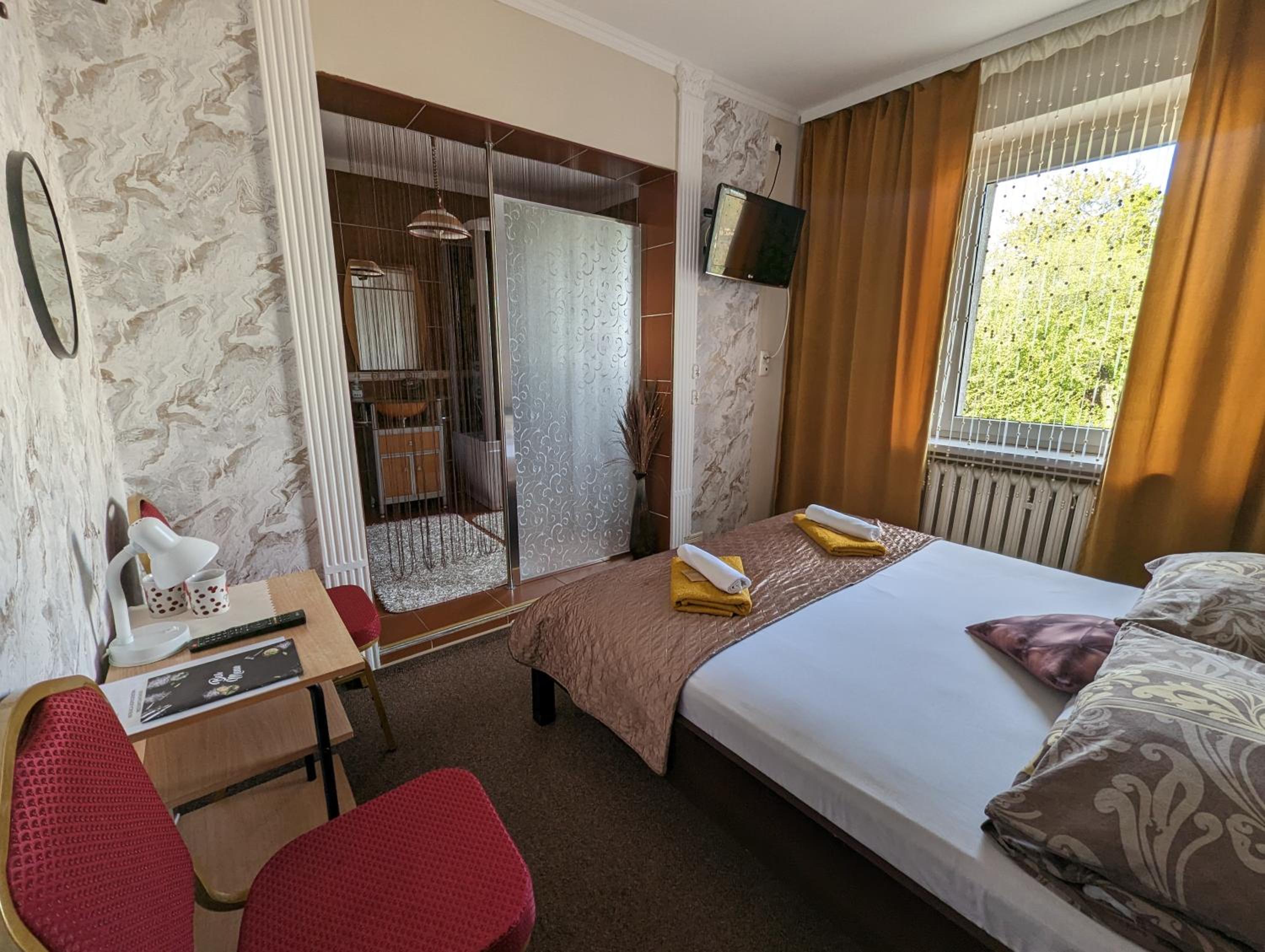 Double Room with Private Bathroom - Photo 1