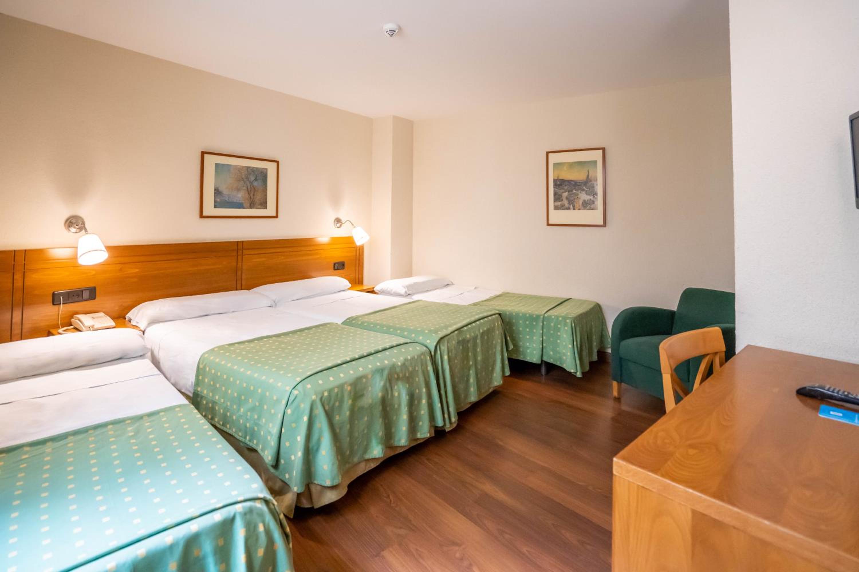 Habitación Doble con dos Camas Extras