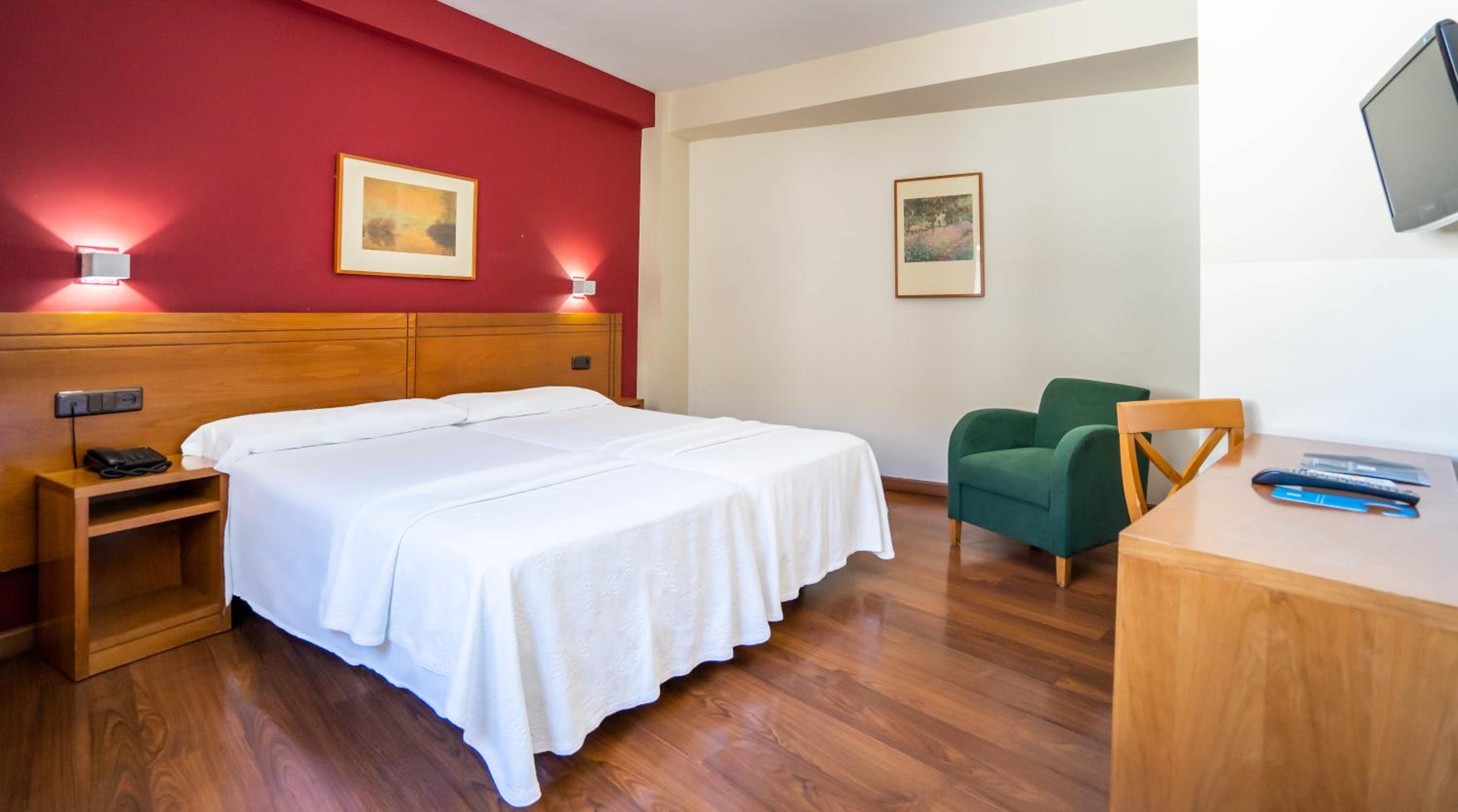 Double or Twin Room - Photo 12