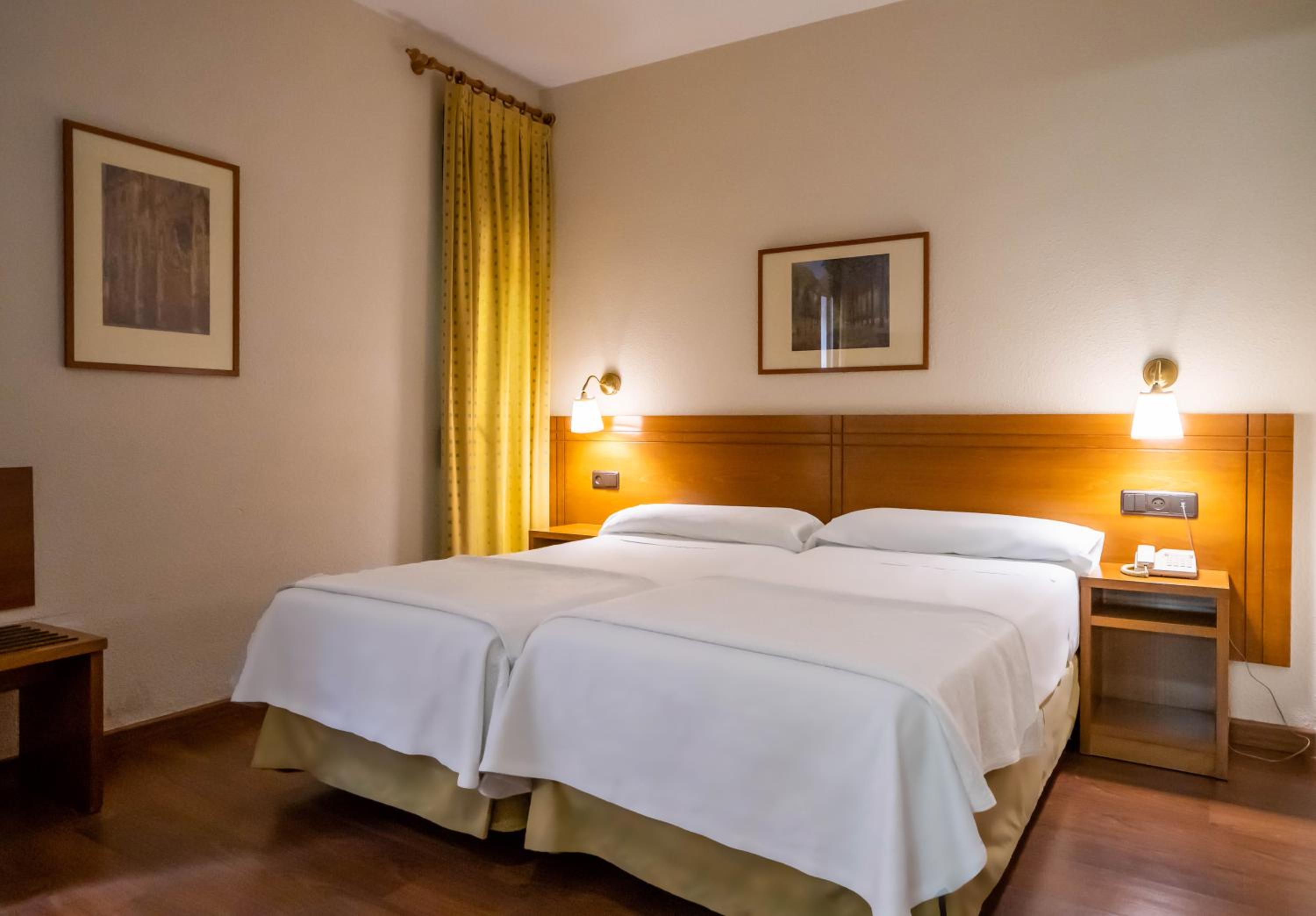 Double or Twin Room - Photo 13