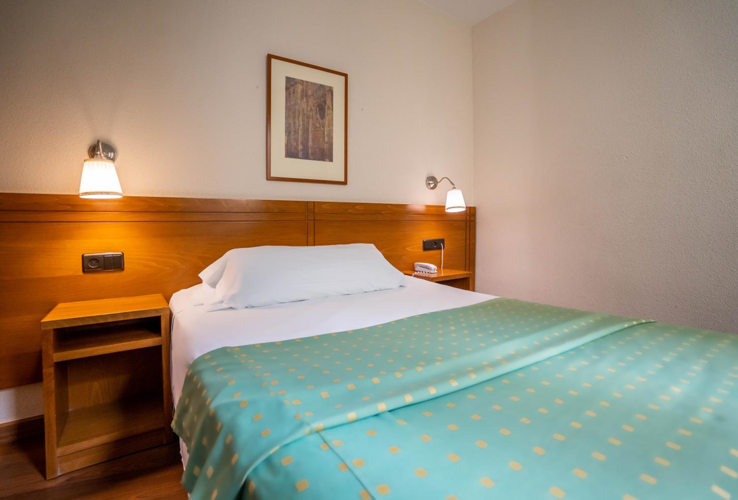Double or Twin Room - Photo 14