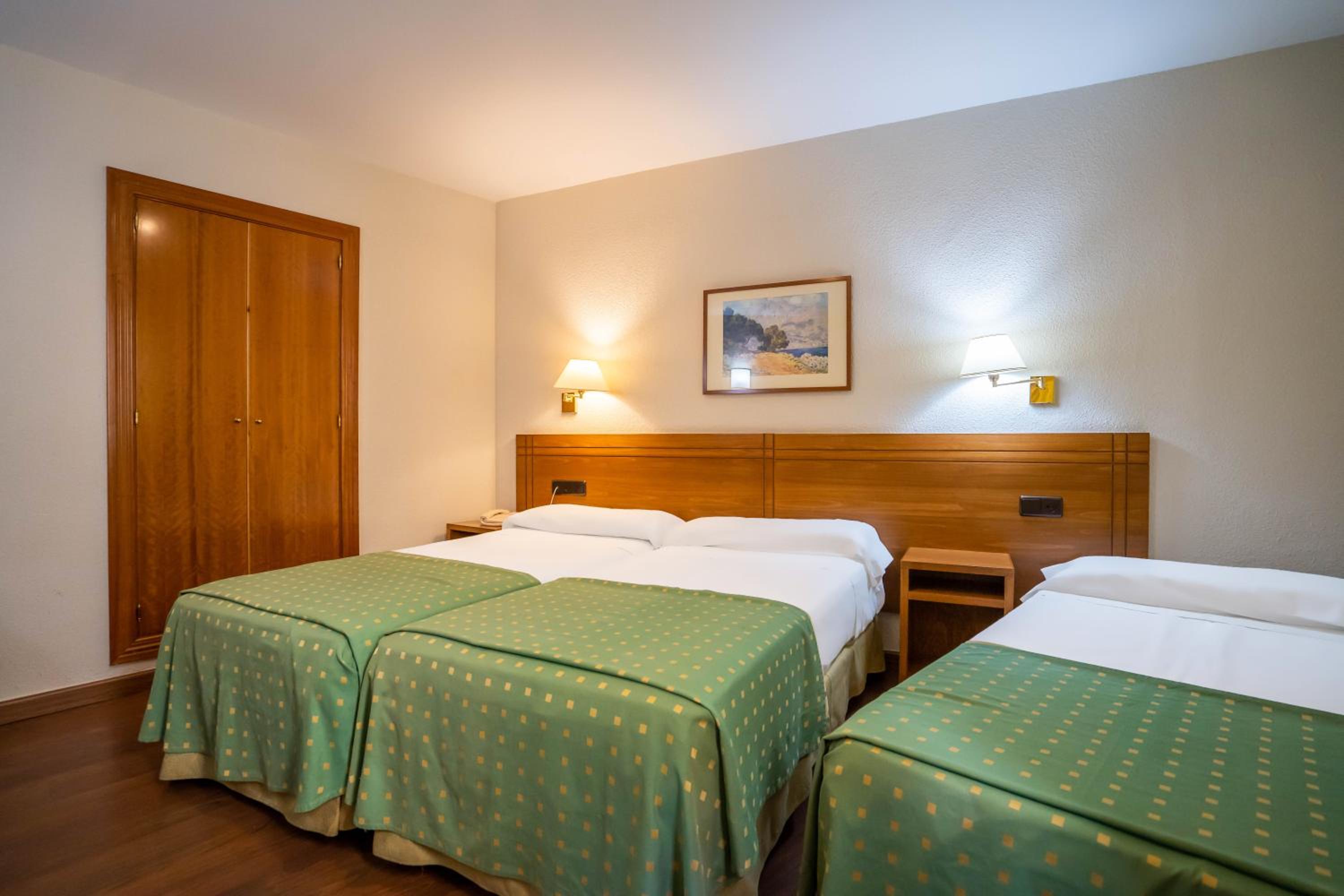 Double Room with Extra Bed photo 3