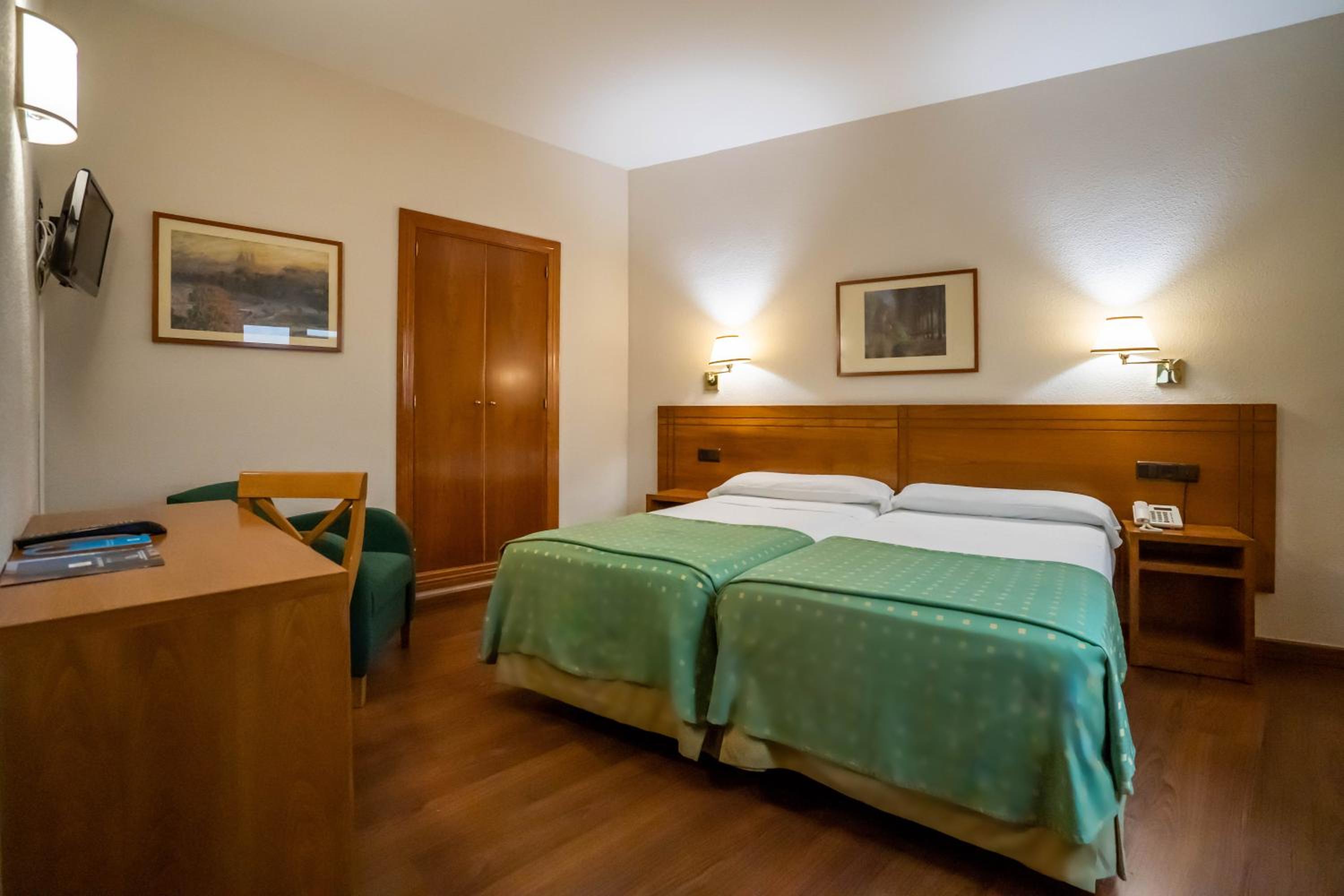 Double or Twin Room - Photo 2