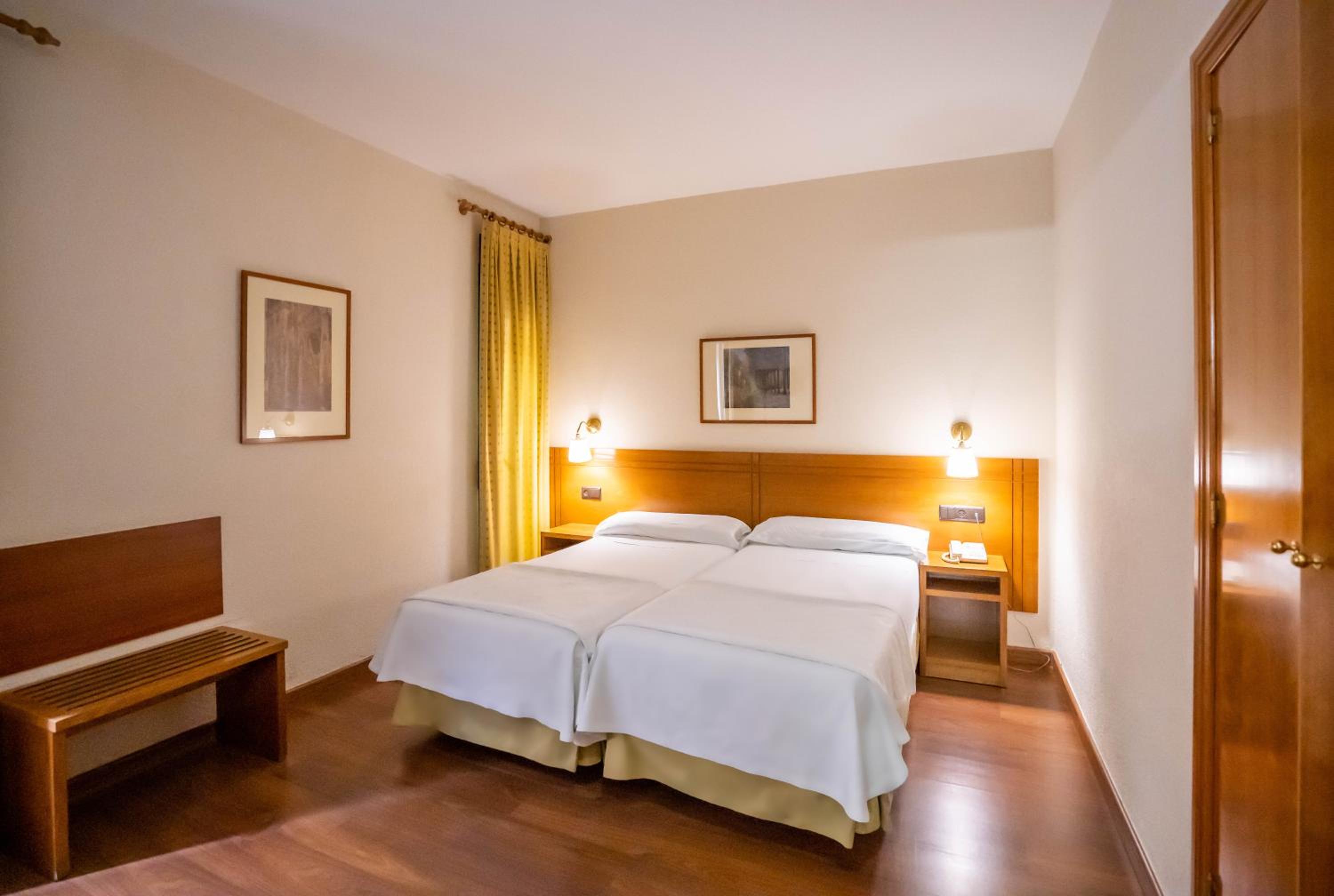 Double or Twin Room - Photo 15