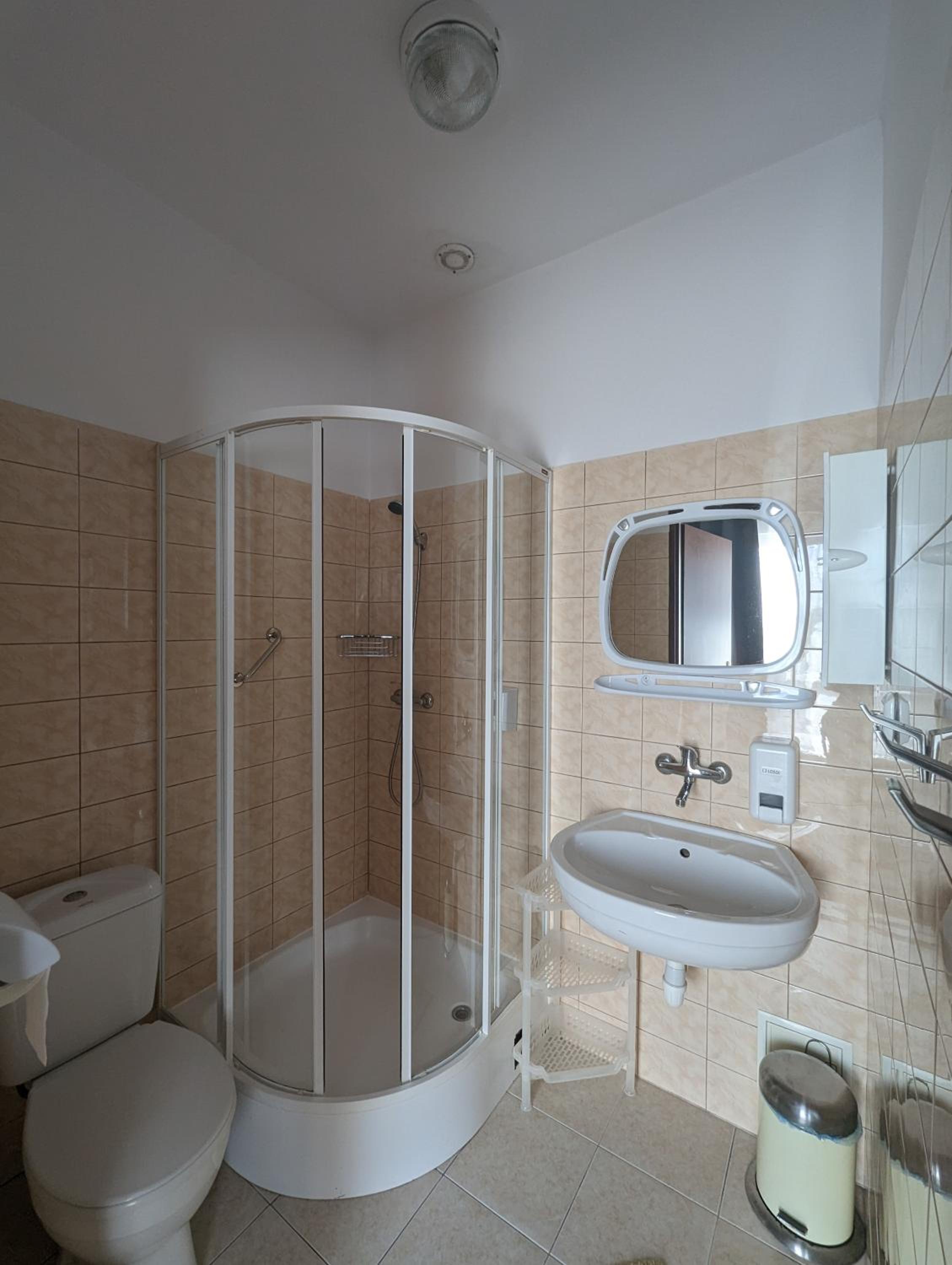 Family Room with Bathroom photo 2