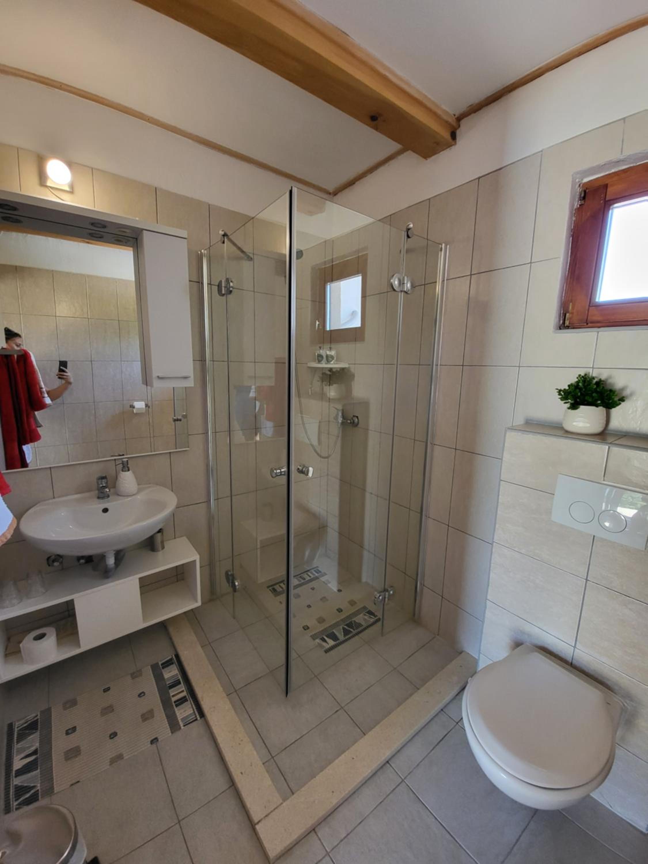Twin Room with Pool View - Photo 6