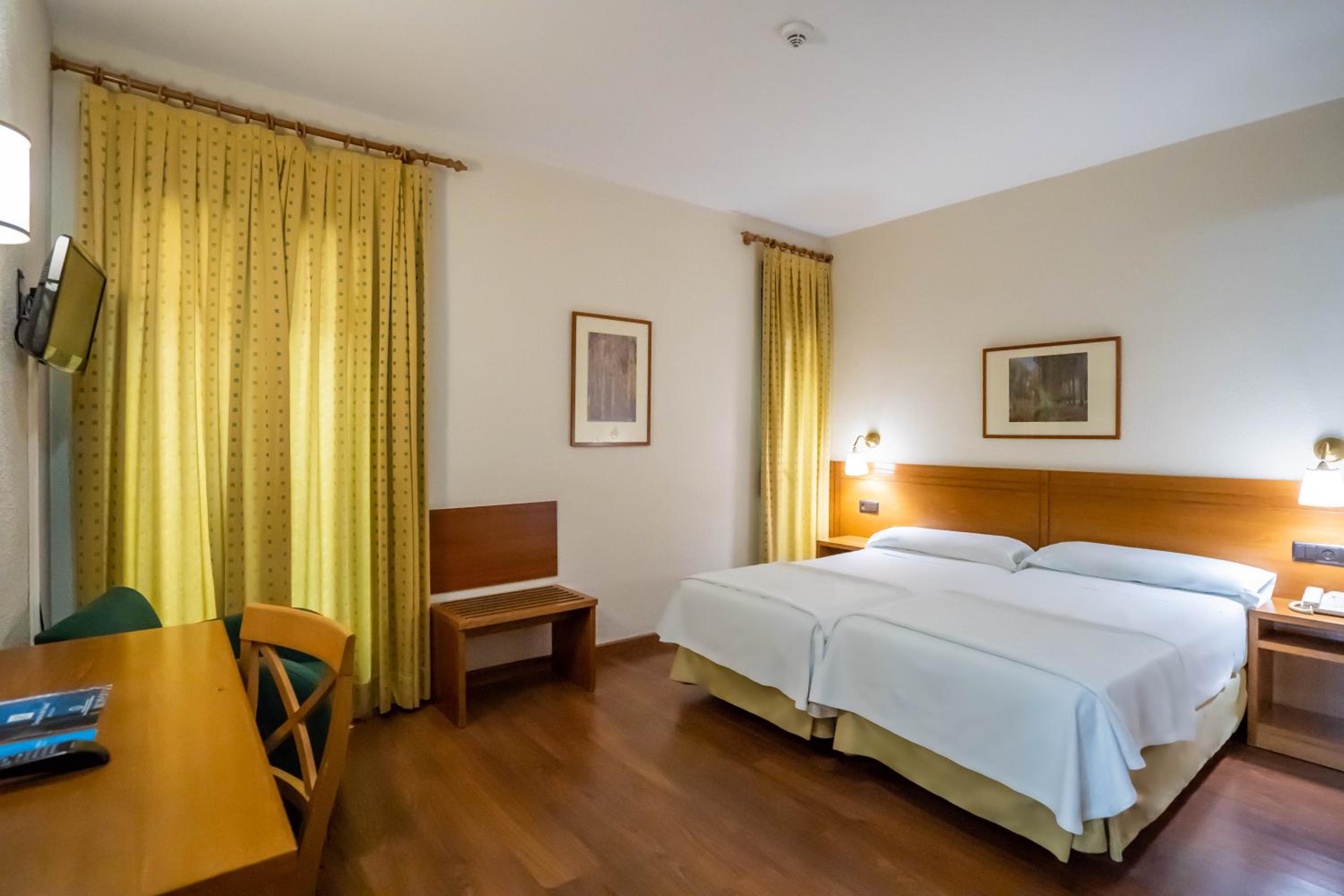 Double or Twin Room - Photo 1