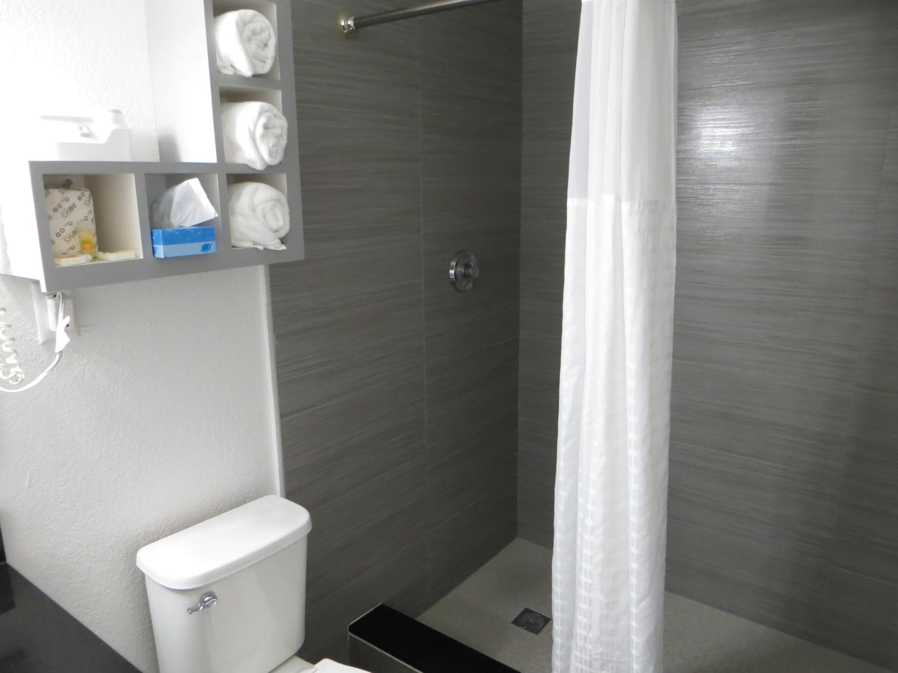 1 King Bed and 1 Queen Bed, Ocean Front, Efficiency, Non-Smoking - Photo 6