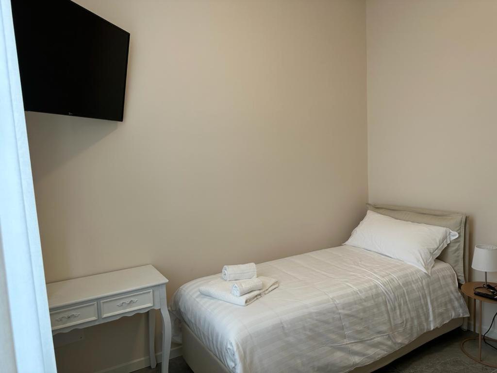 Single Room with Private Bathroom