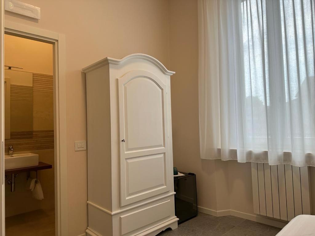 Single Room with Private Bathroom photo 3