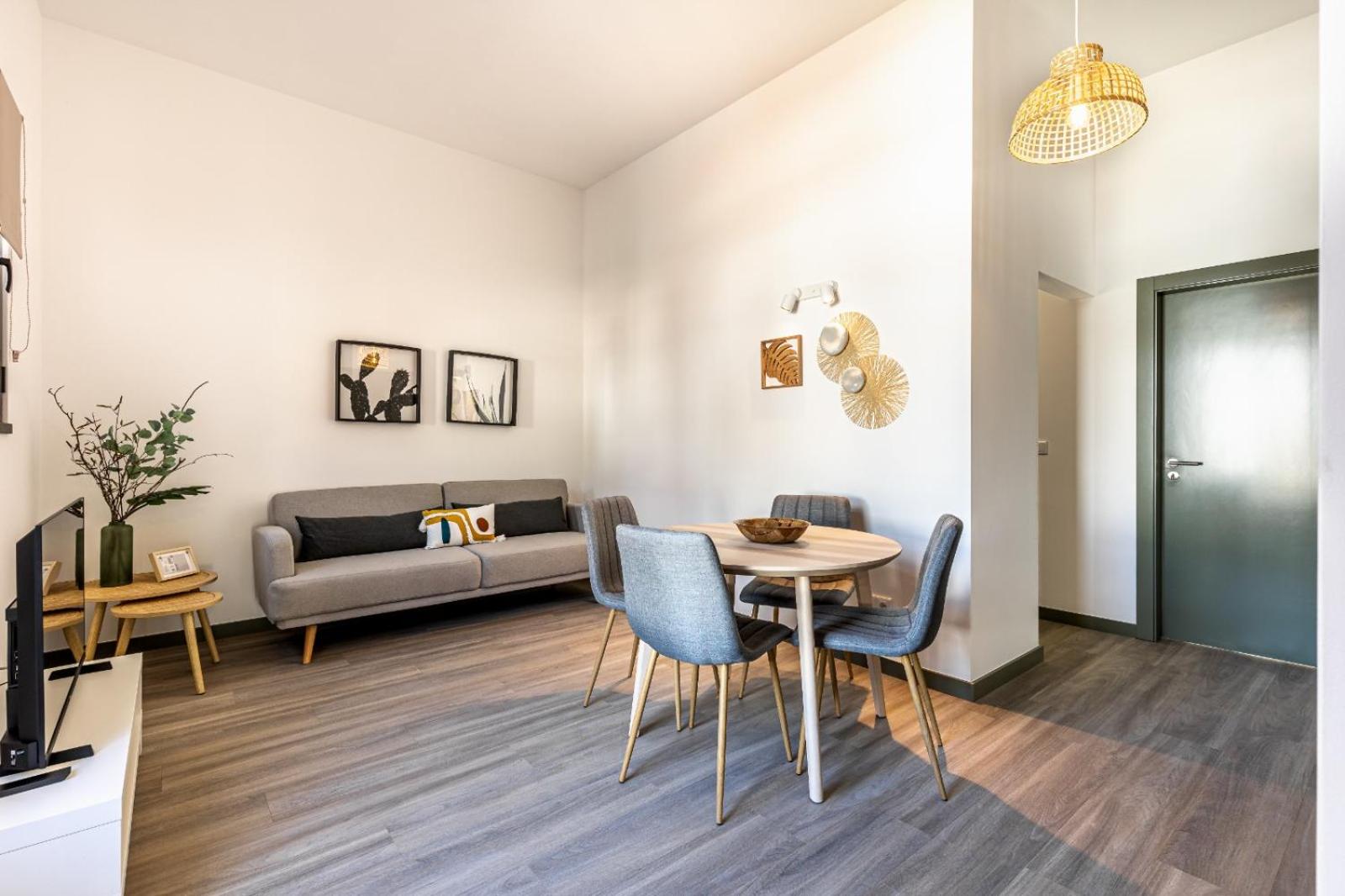 Apartment photo 2