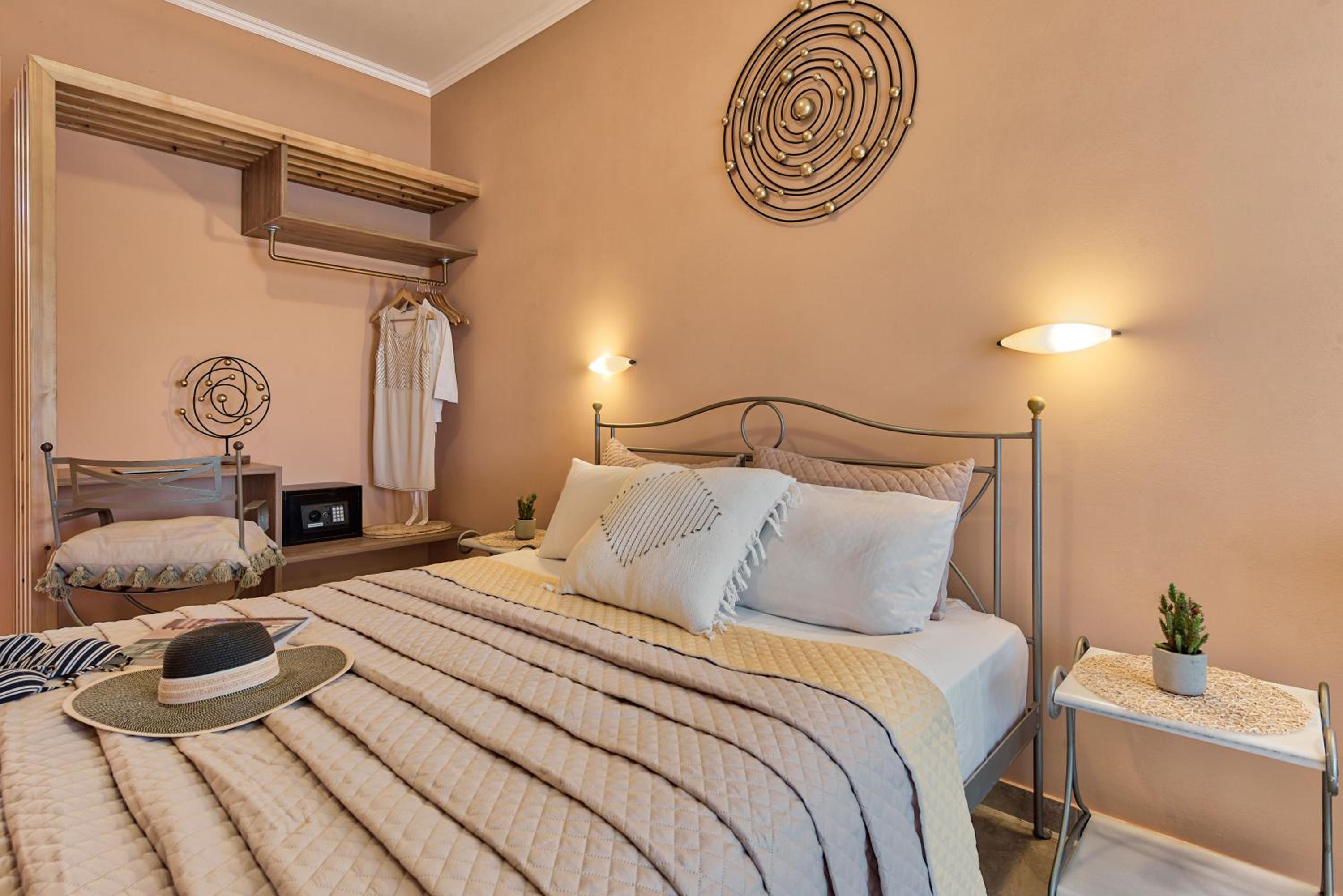 Deluxe Double Room with Balcony and Sea View photo 3