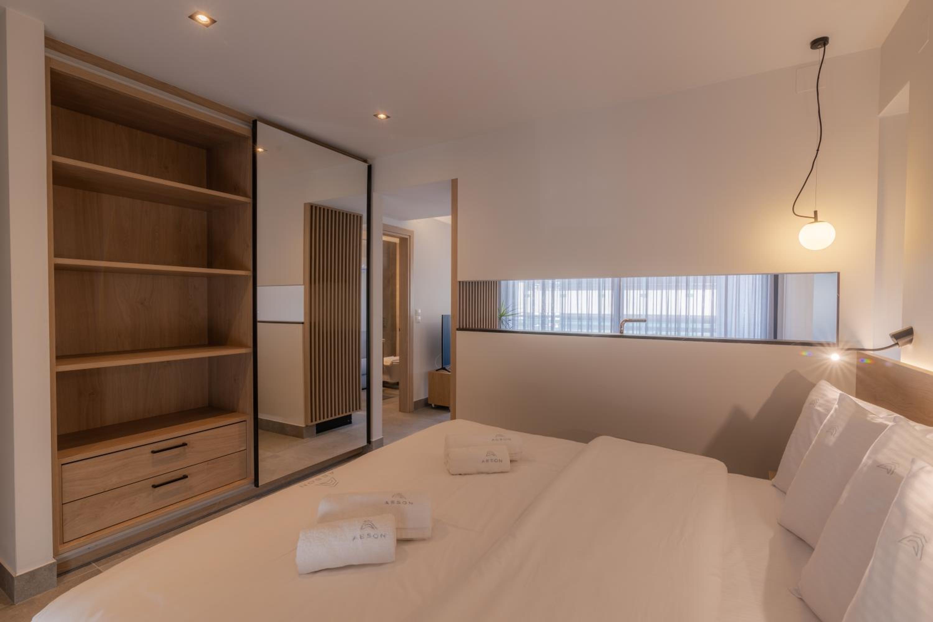 Deluxe King Suite photo 1
