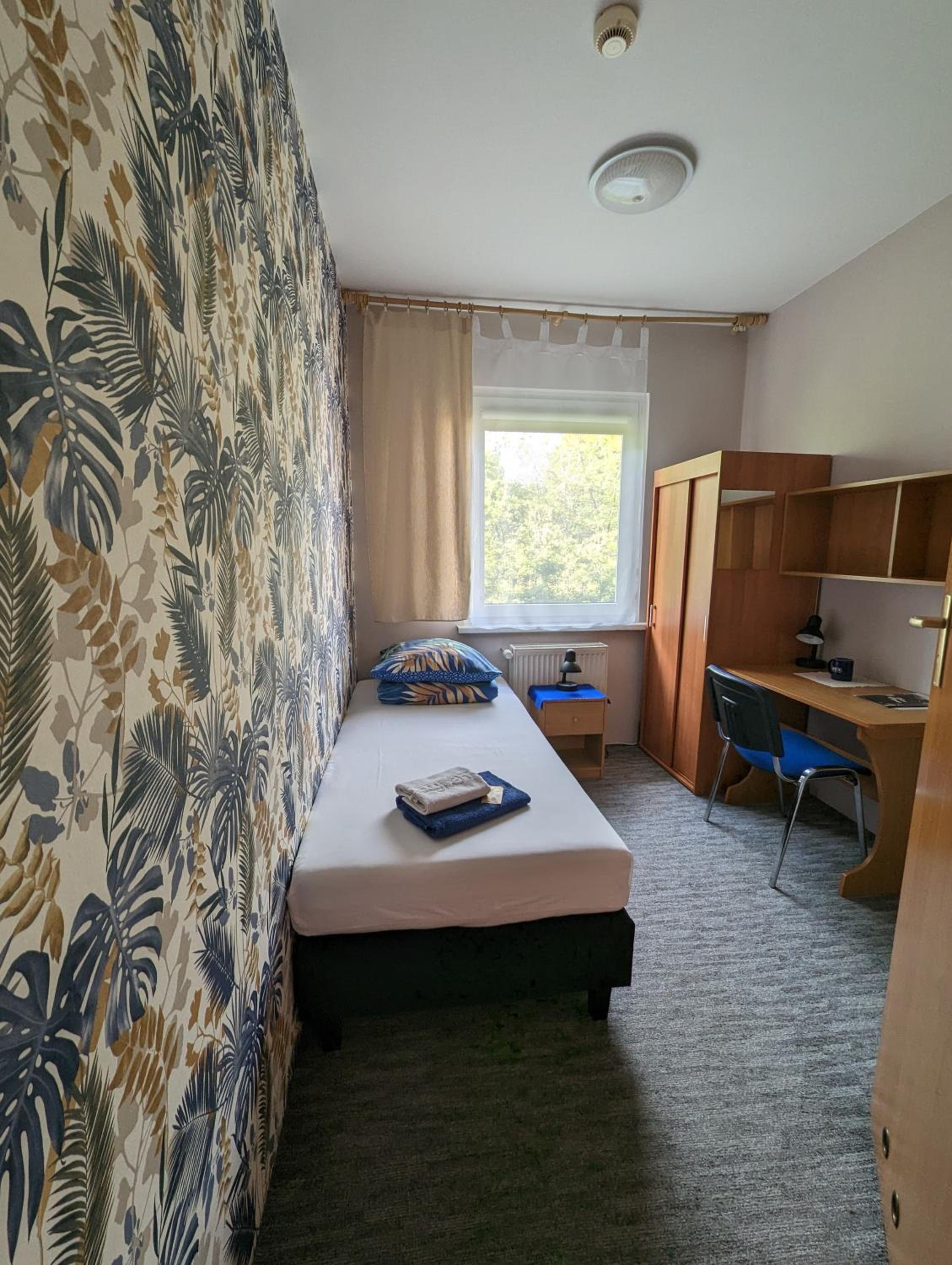 Single Room with Private Bathroom photo 1