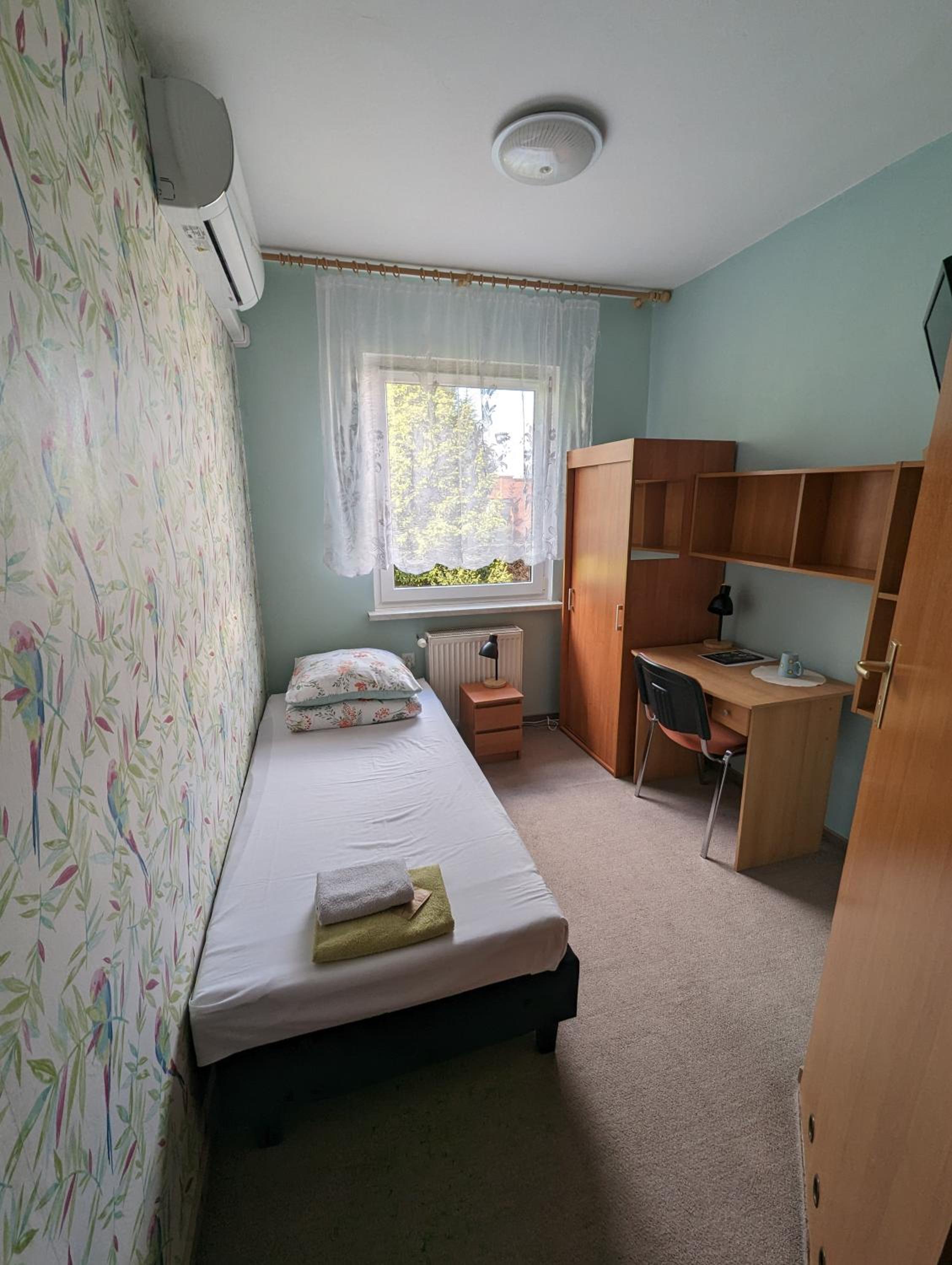 Single Room with Private Bathroom photo 3
