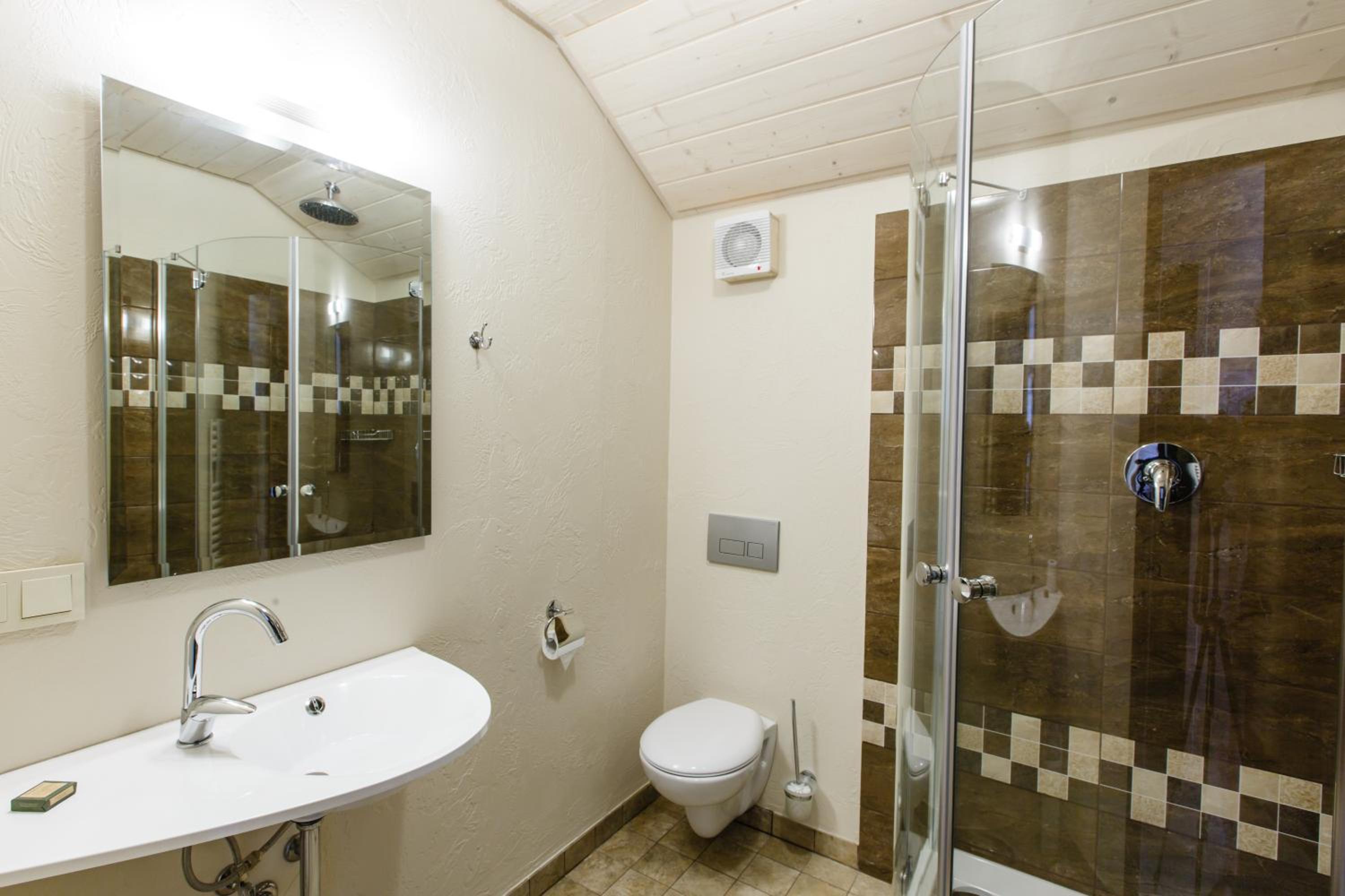 Deluxe Double Room with Balcony - Photo 5