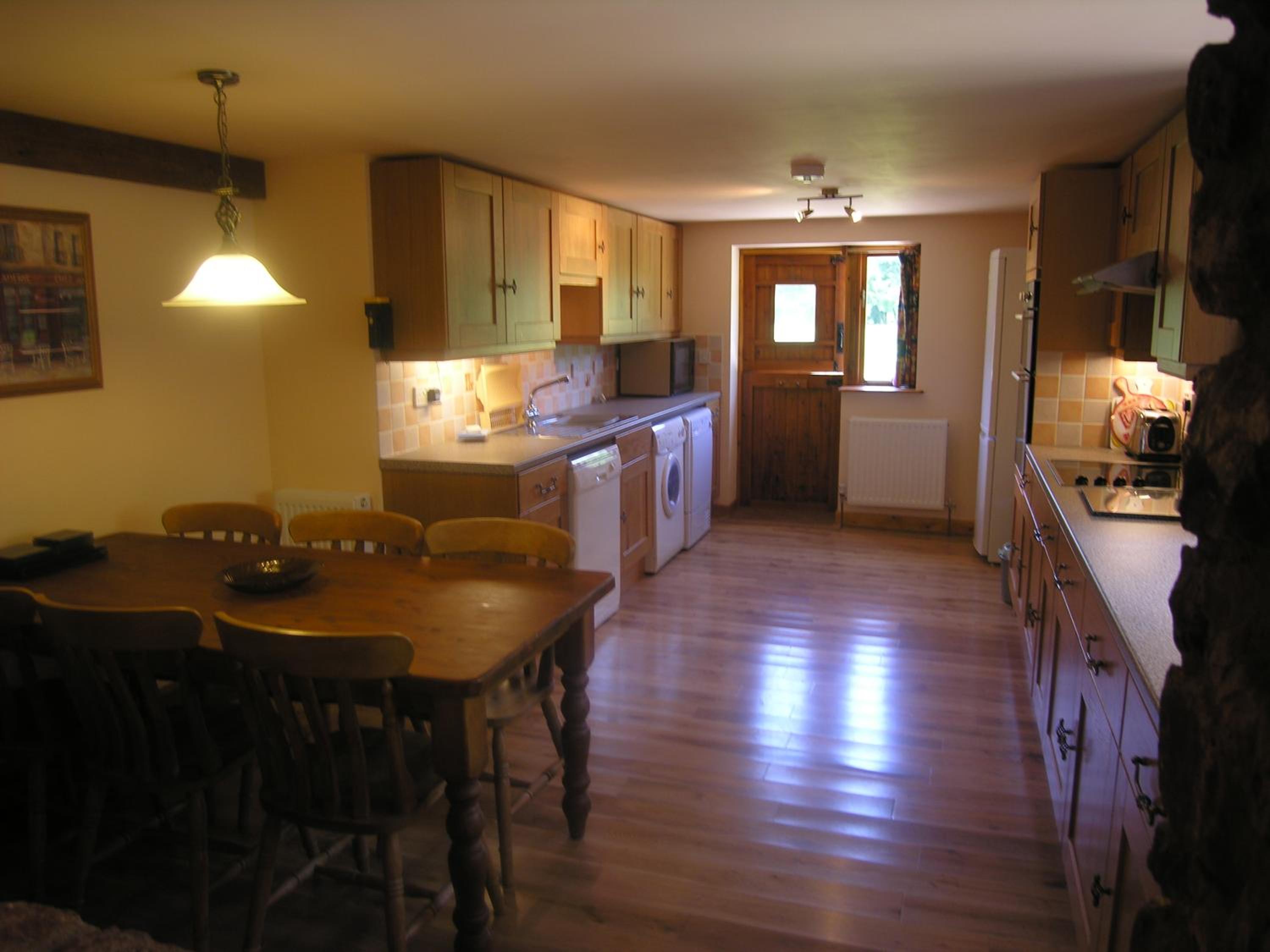 Eight-Bedroom House photo 3