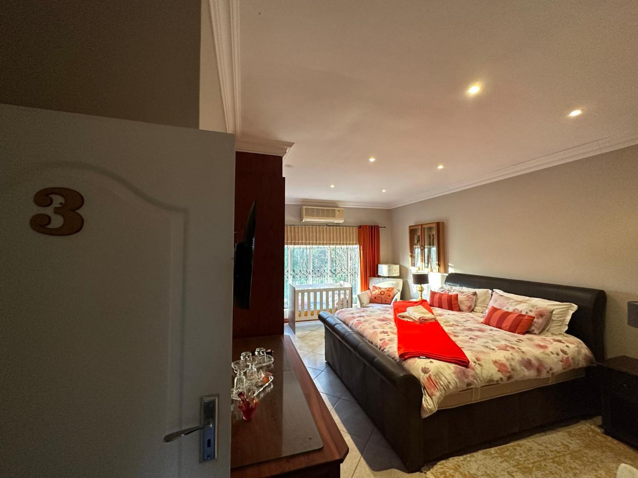 Large Double Room photo 1