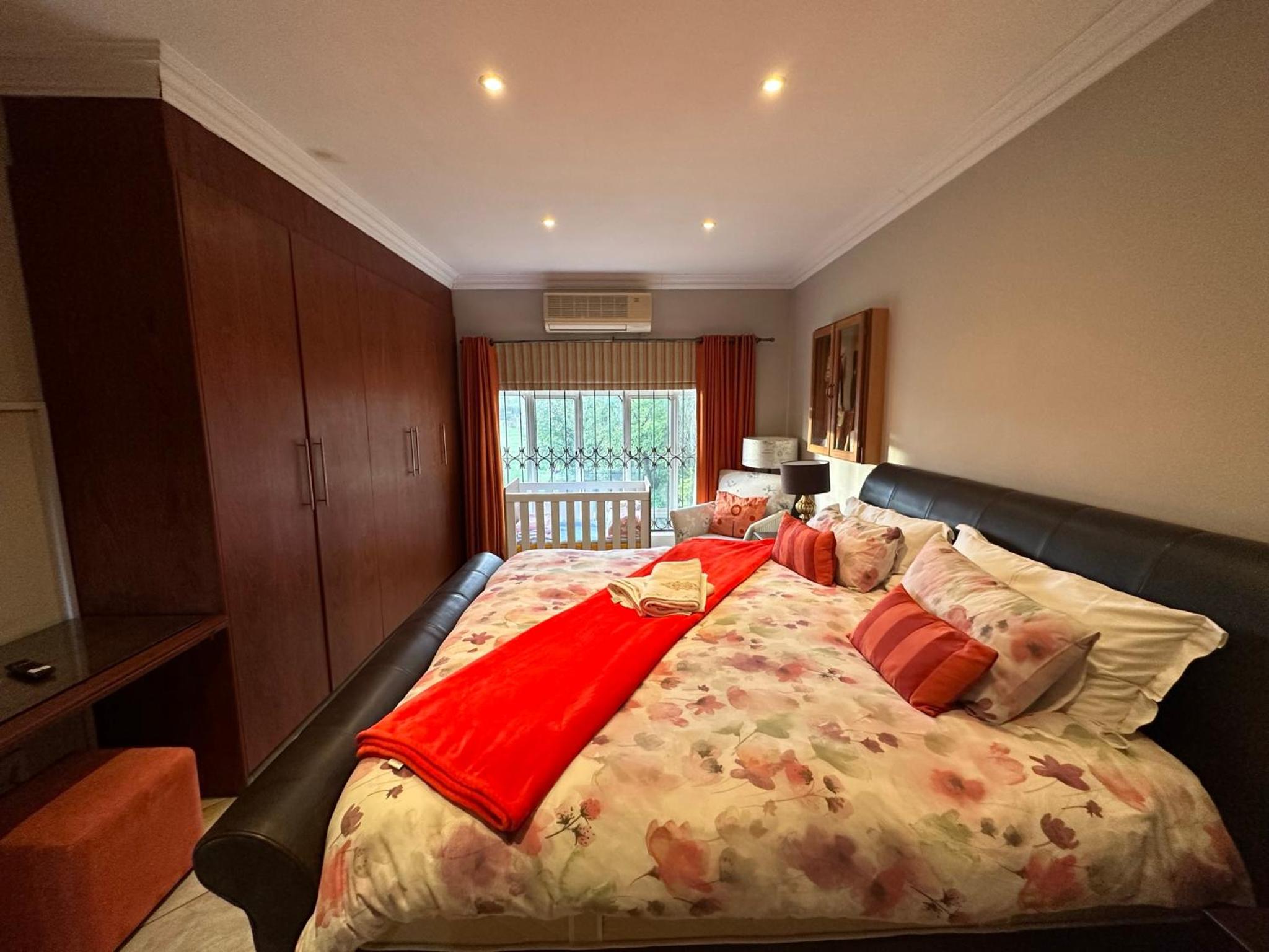 Large Double Room photo 2