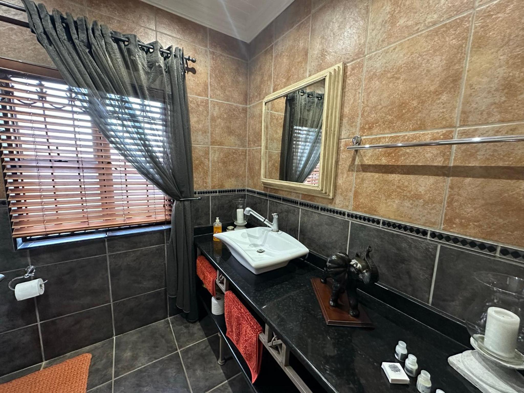 Large Double Room photo 3