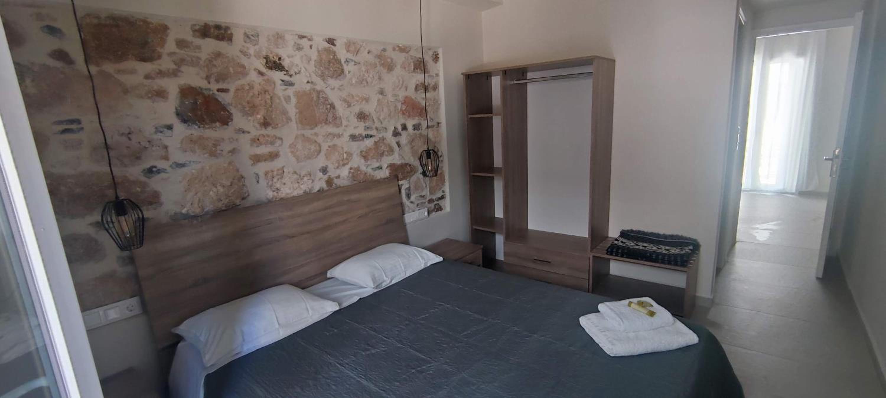 One-Bedroom Apartment photo 2