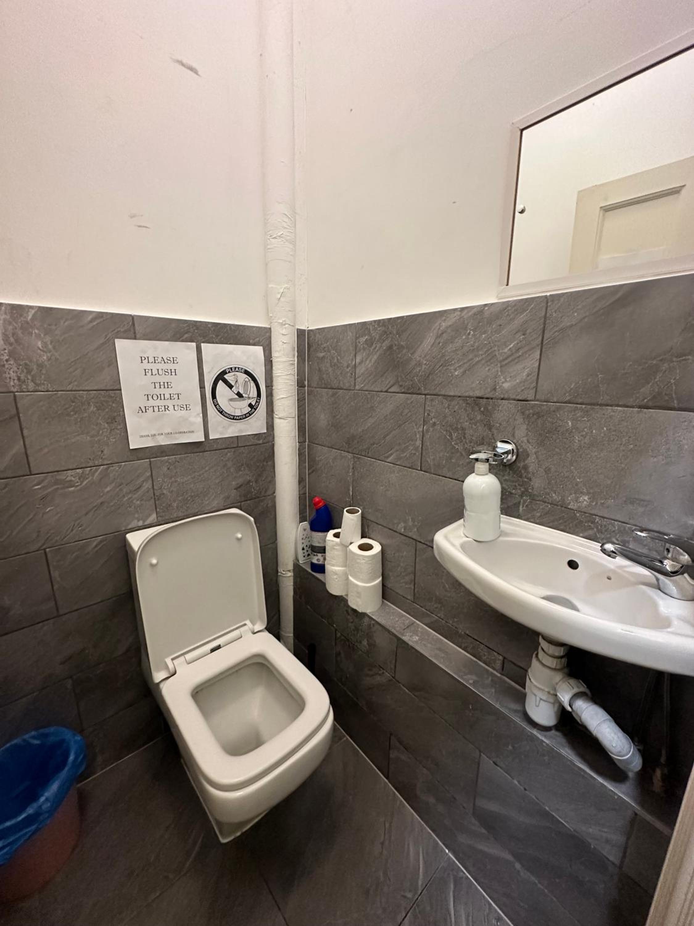 Basic Double Room with Shared Bathroom photo 2