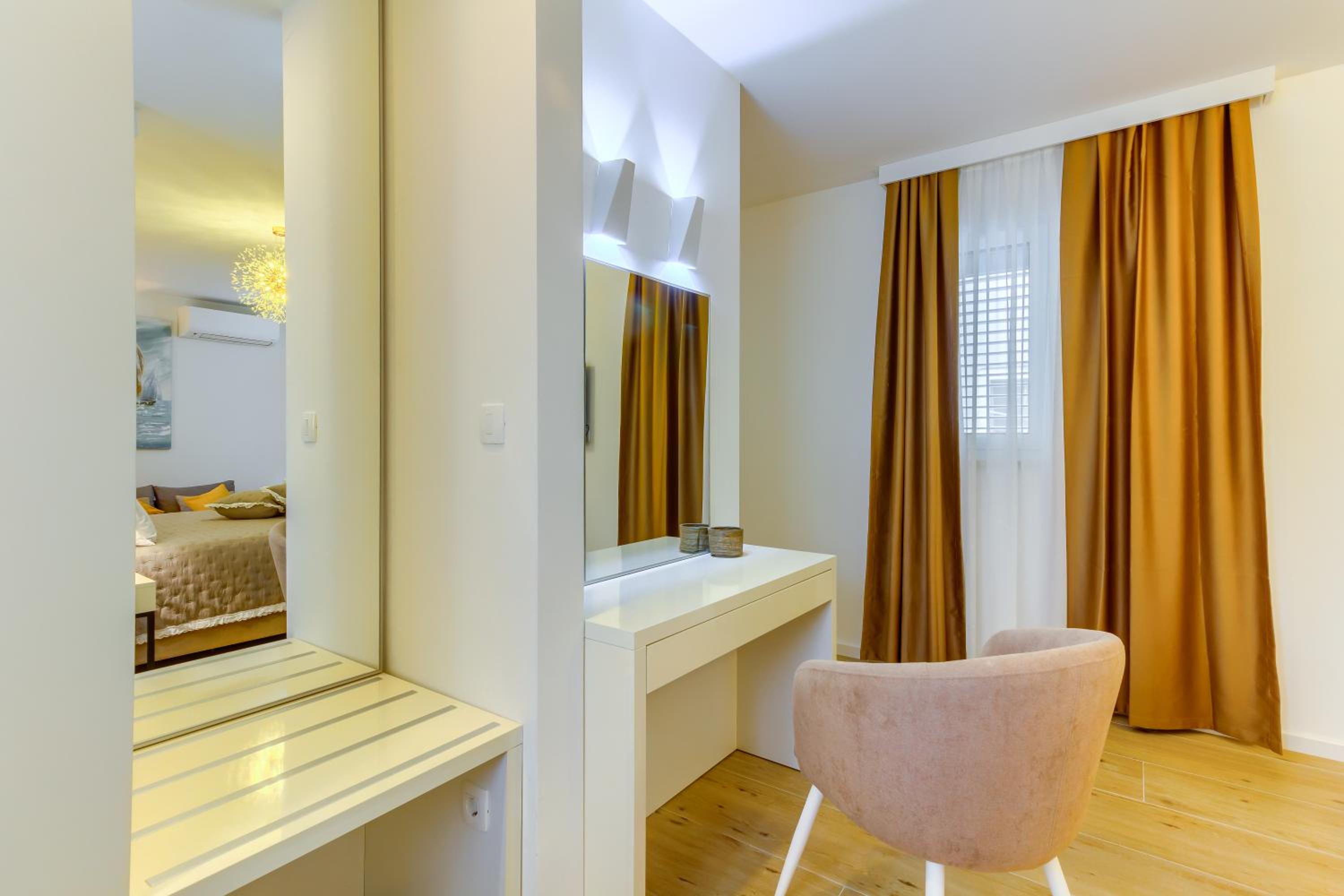 Superior Deluxe Double or Twin Room  photo 2