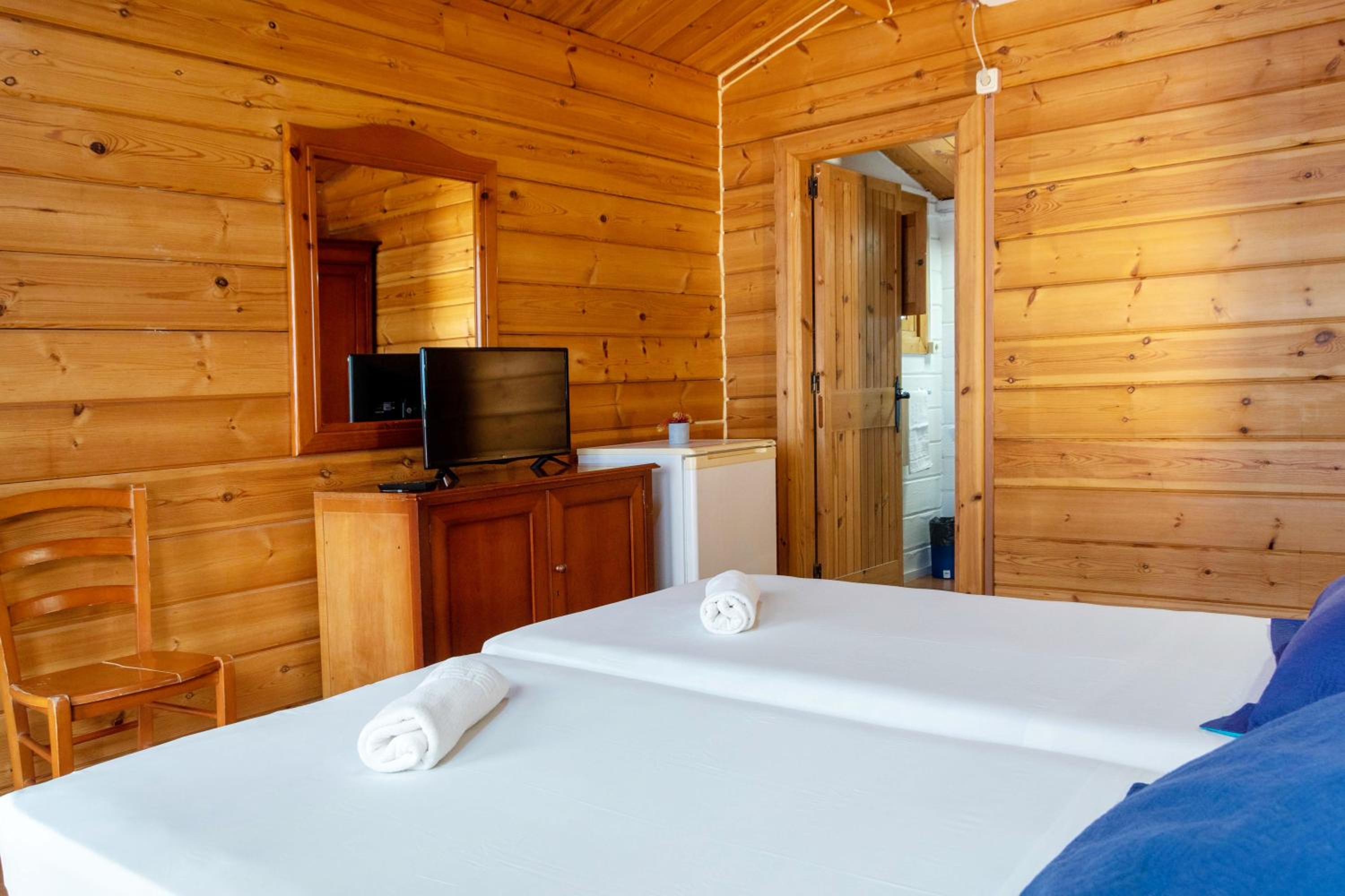 Wood Cabin - Photo 45