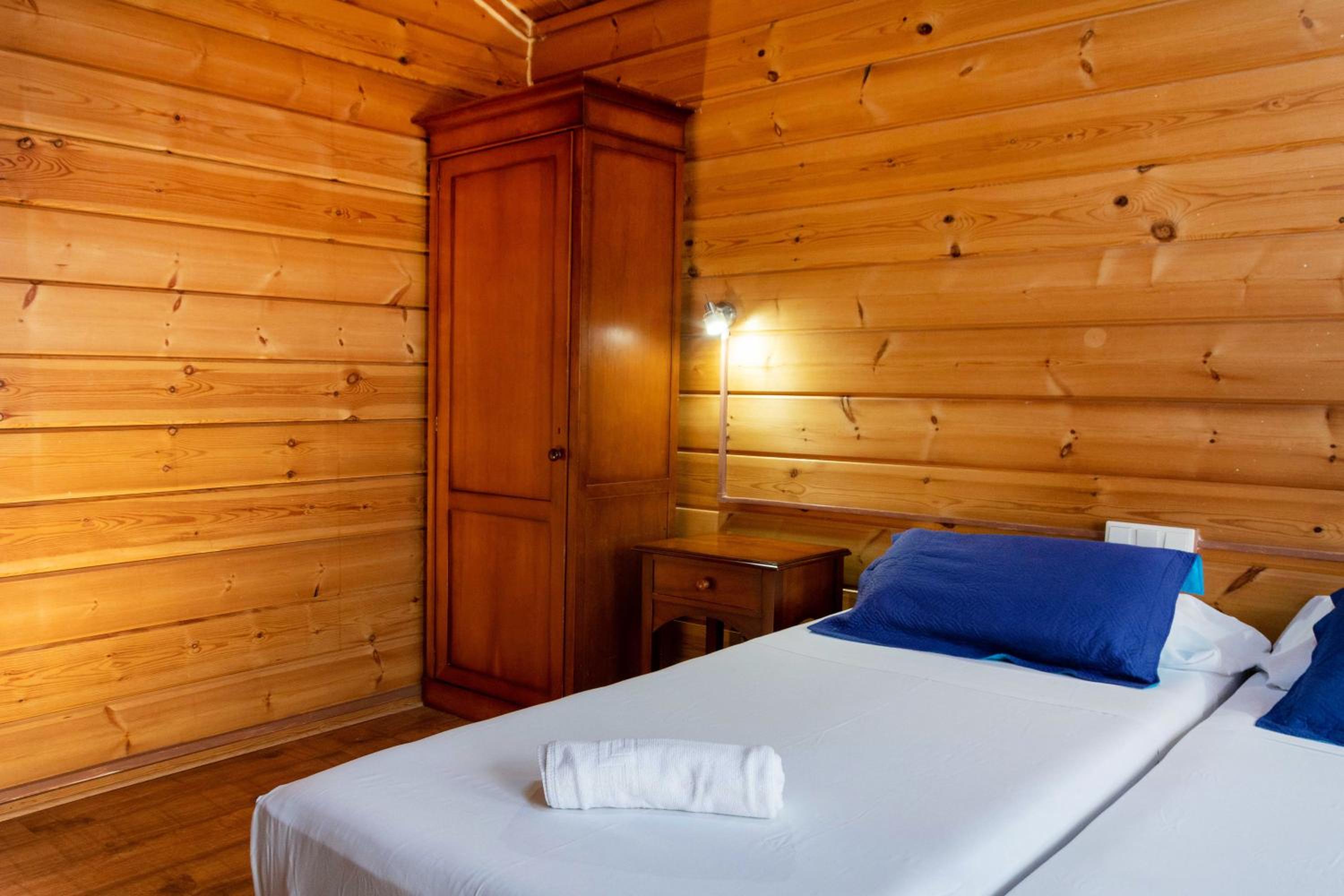 Wood Cabin - Photo 16