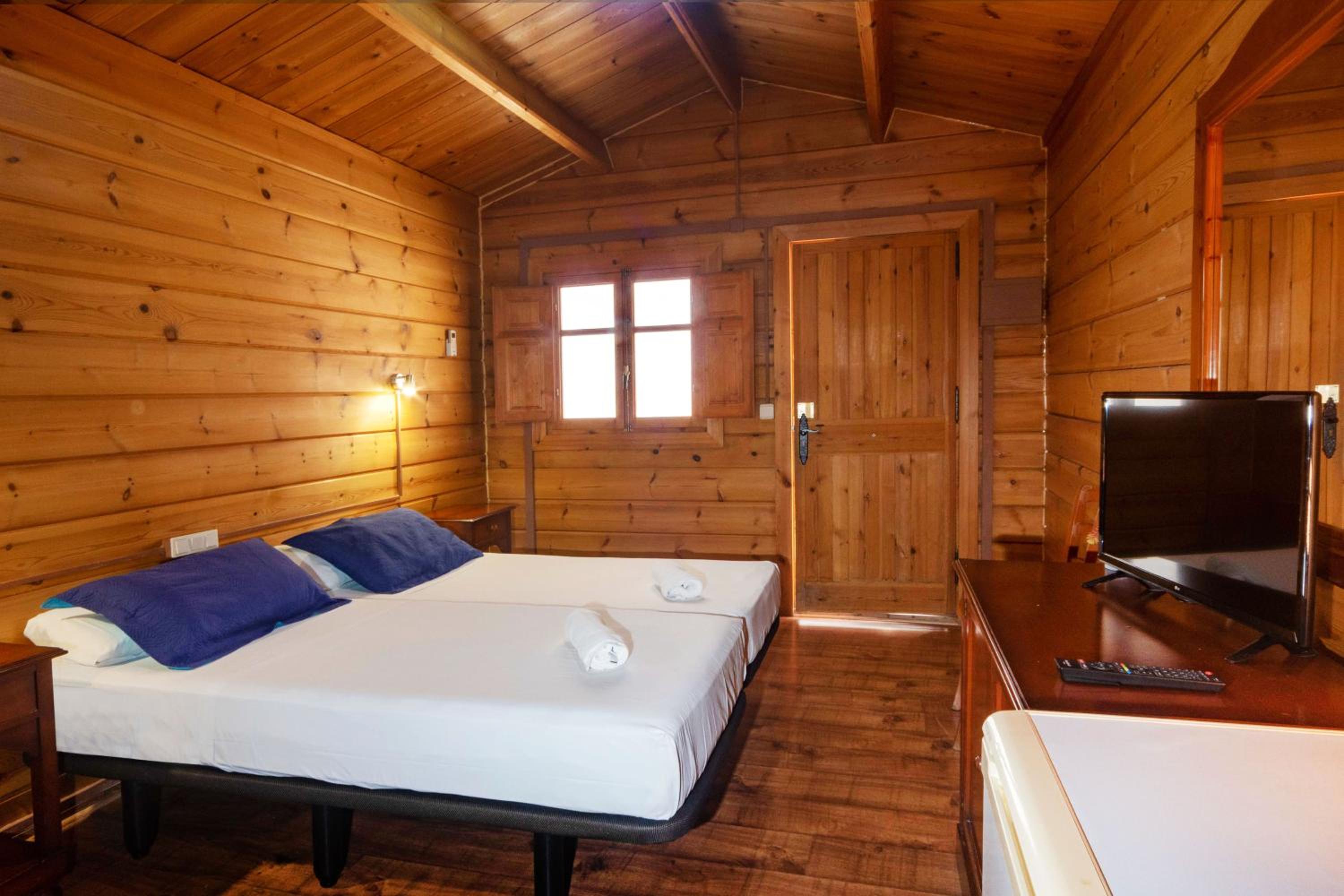 Wood Cabin - Photo 11