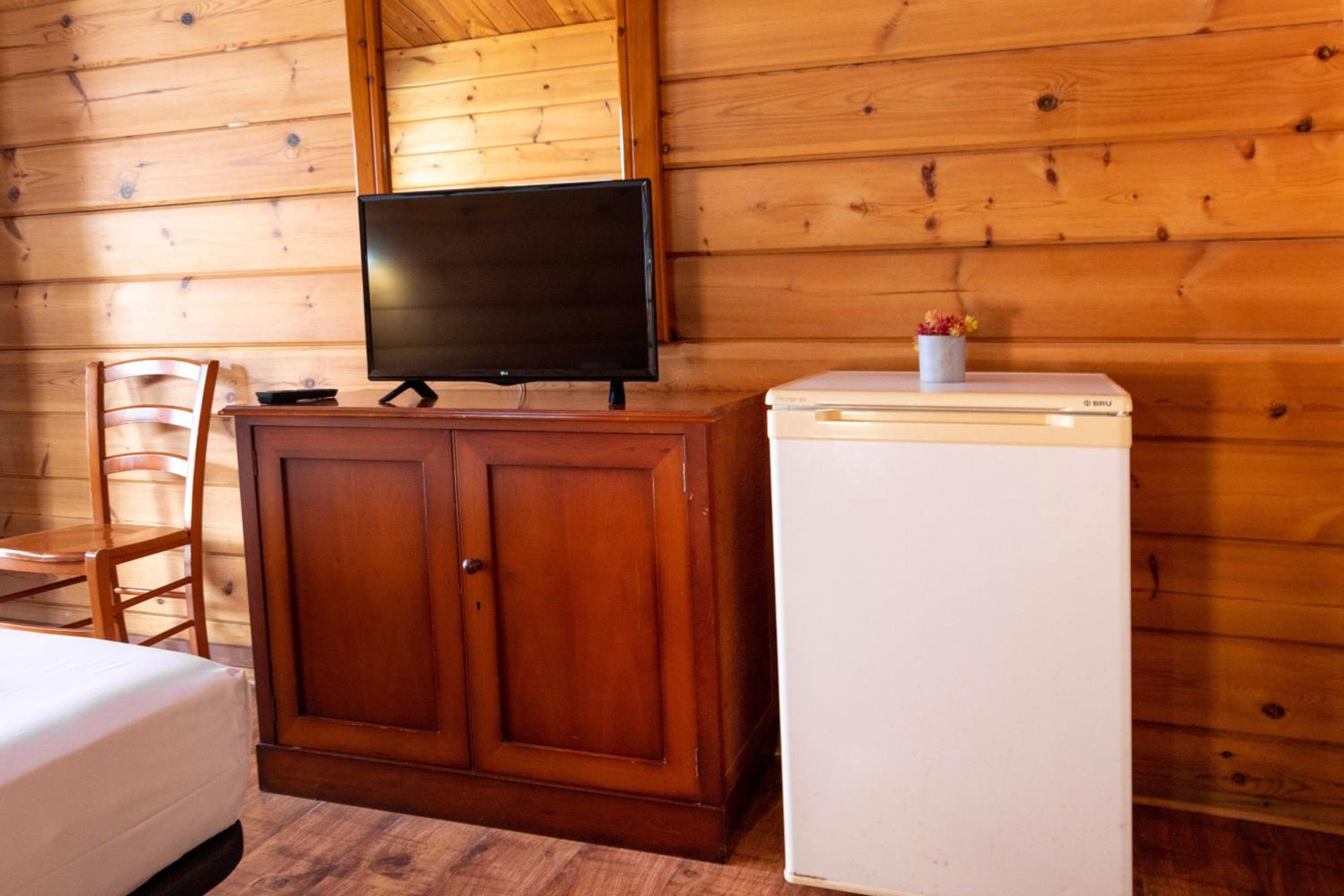 Wood Cabin - Photo 14