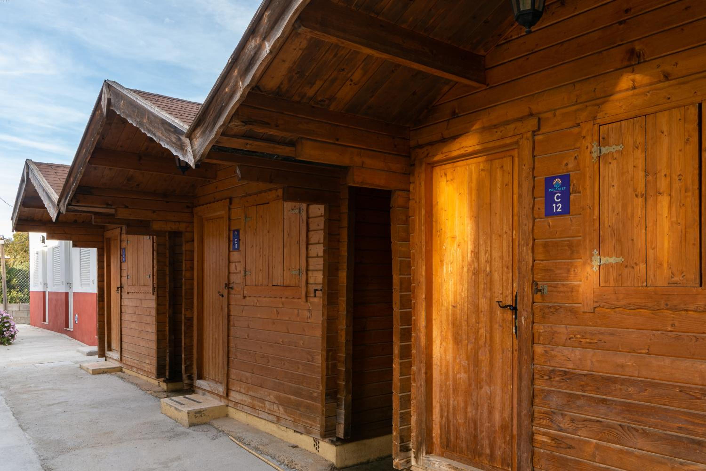 Wood Cabin - Photo 4
