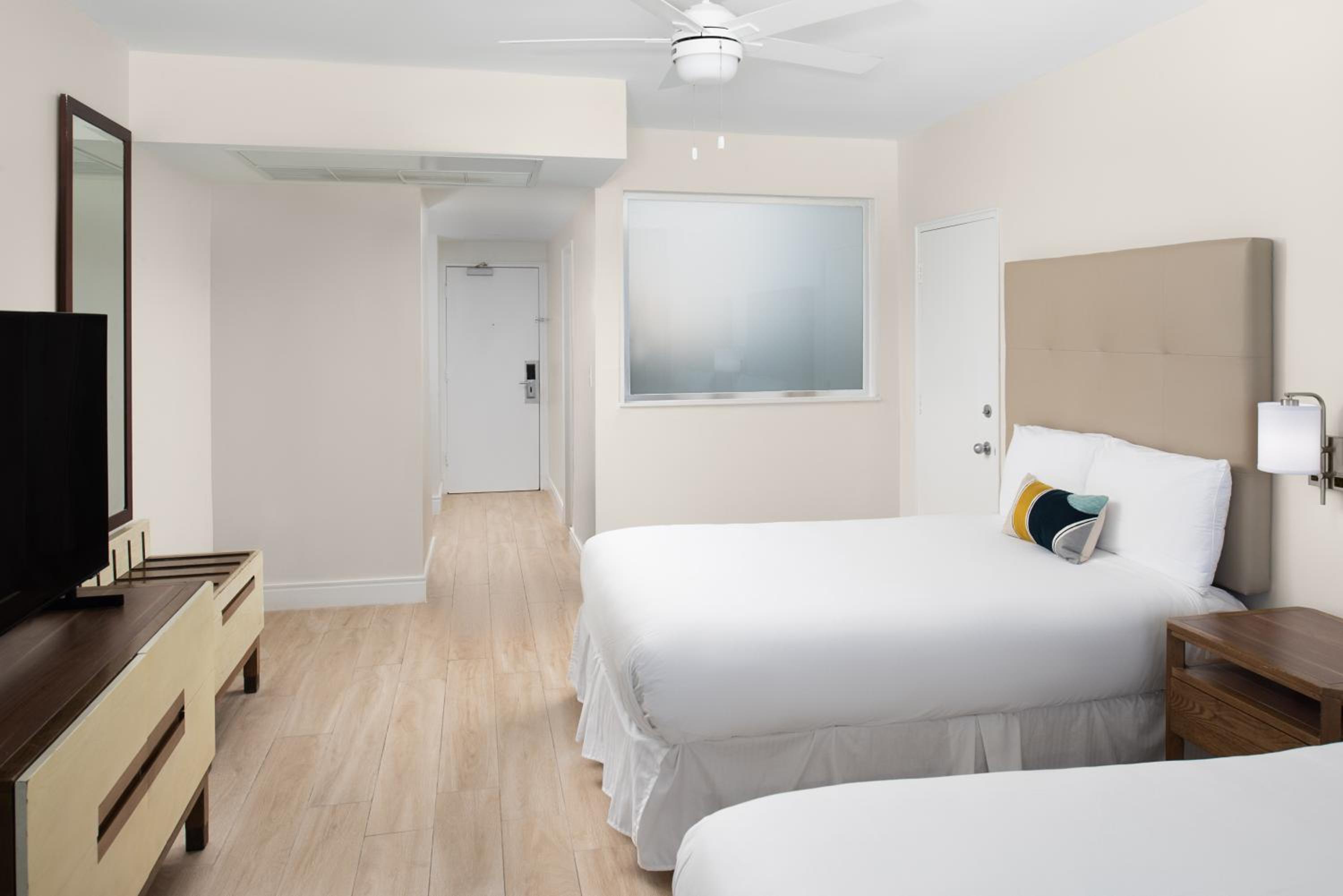 Deluxe City View Double Beds - Photo 3