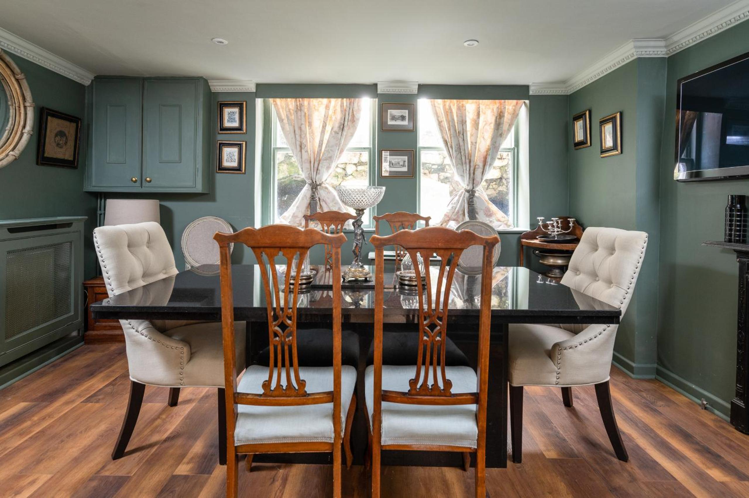 Four-Bedroom House - Photo 14