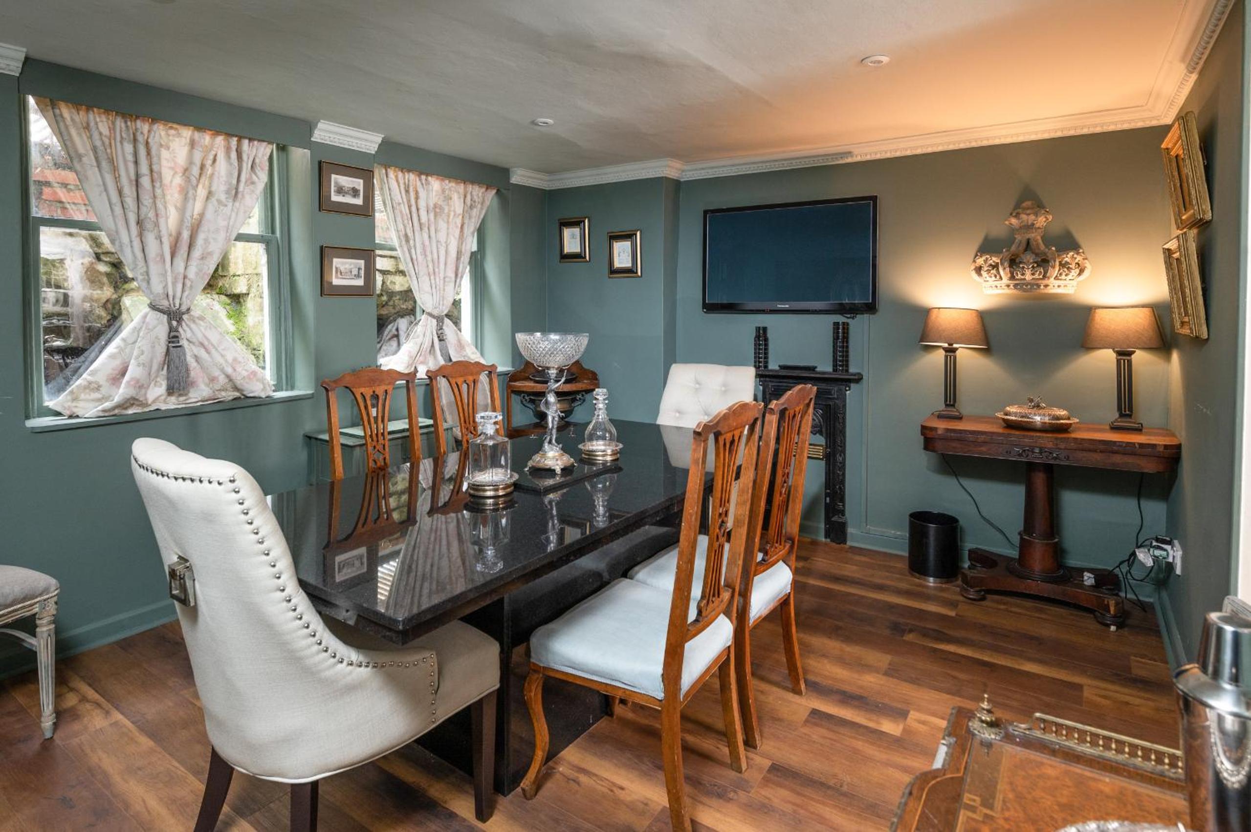 Four-Bedroom House - Photo 25