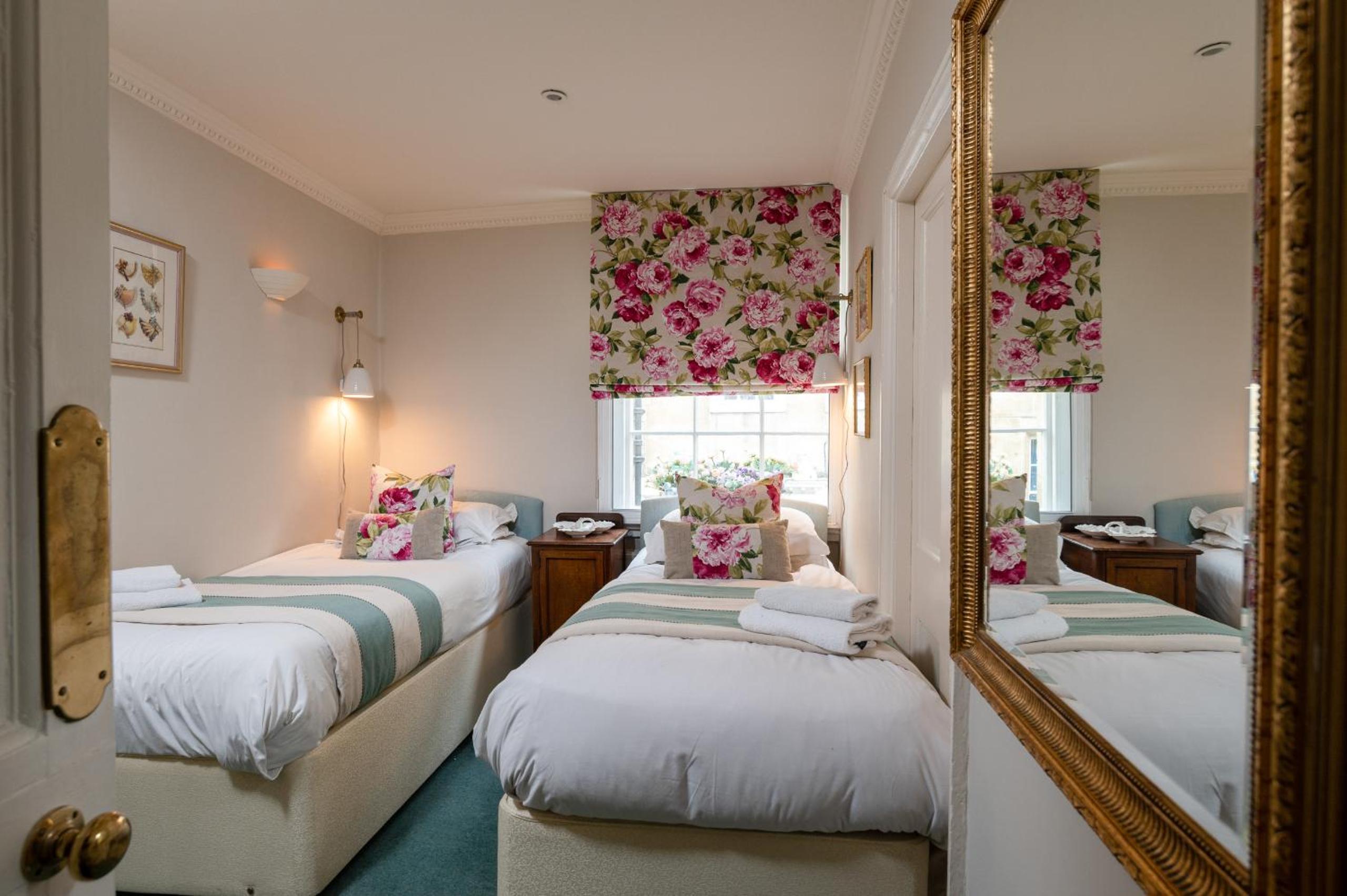 Four-Bedroom House - Photo 16