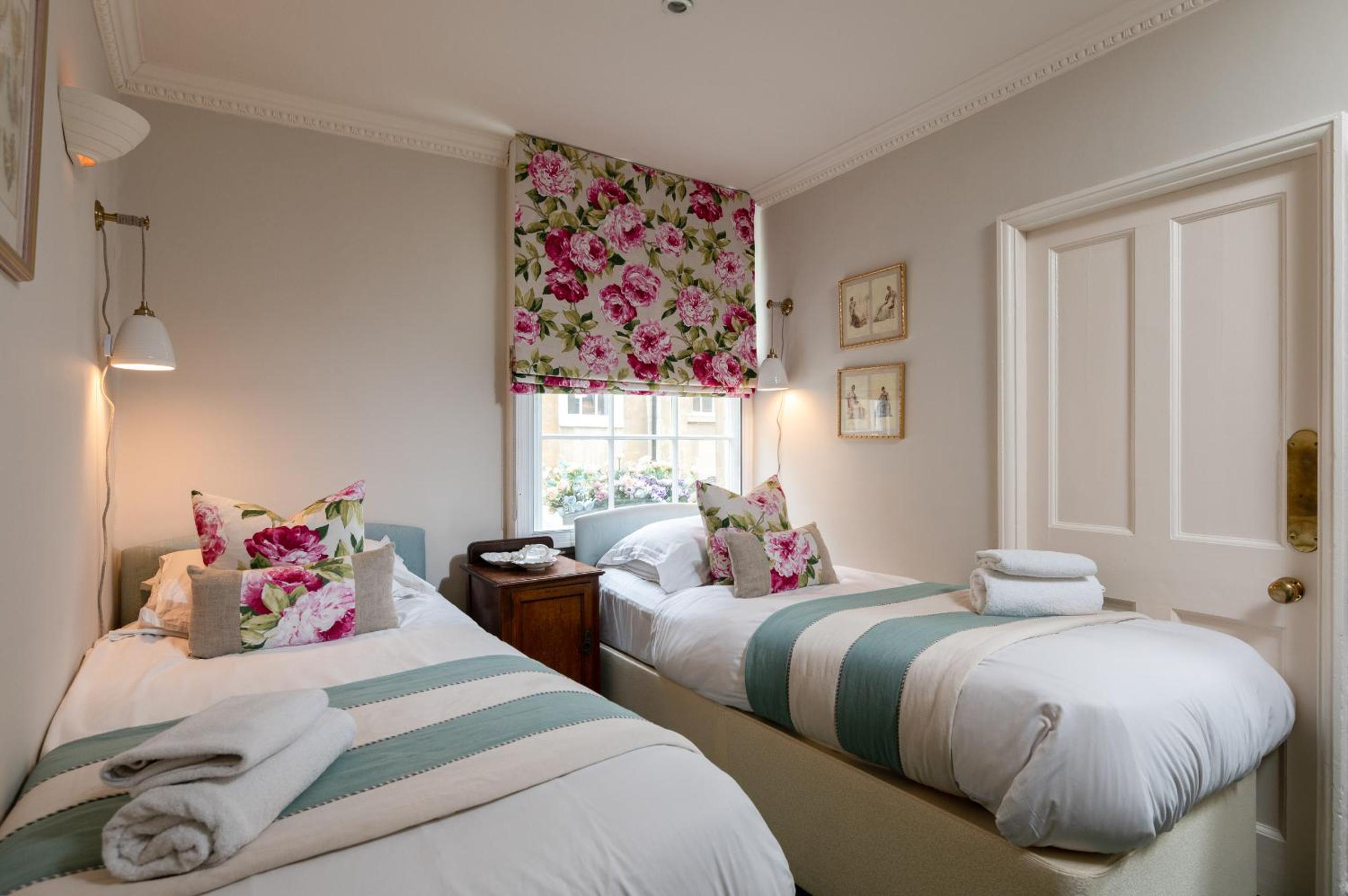 Four-Bedroom House - Photo 11
