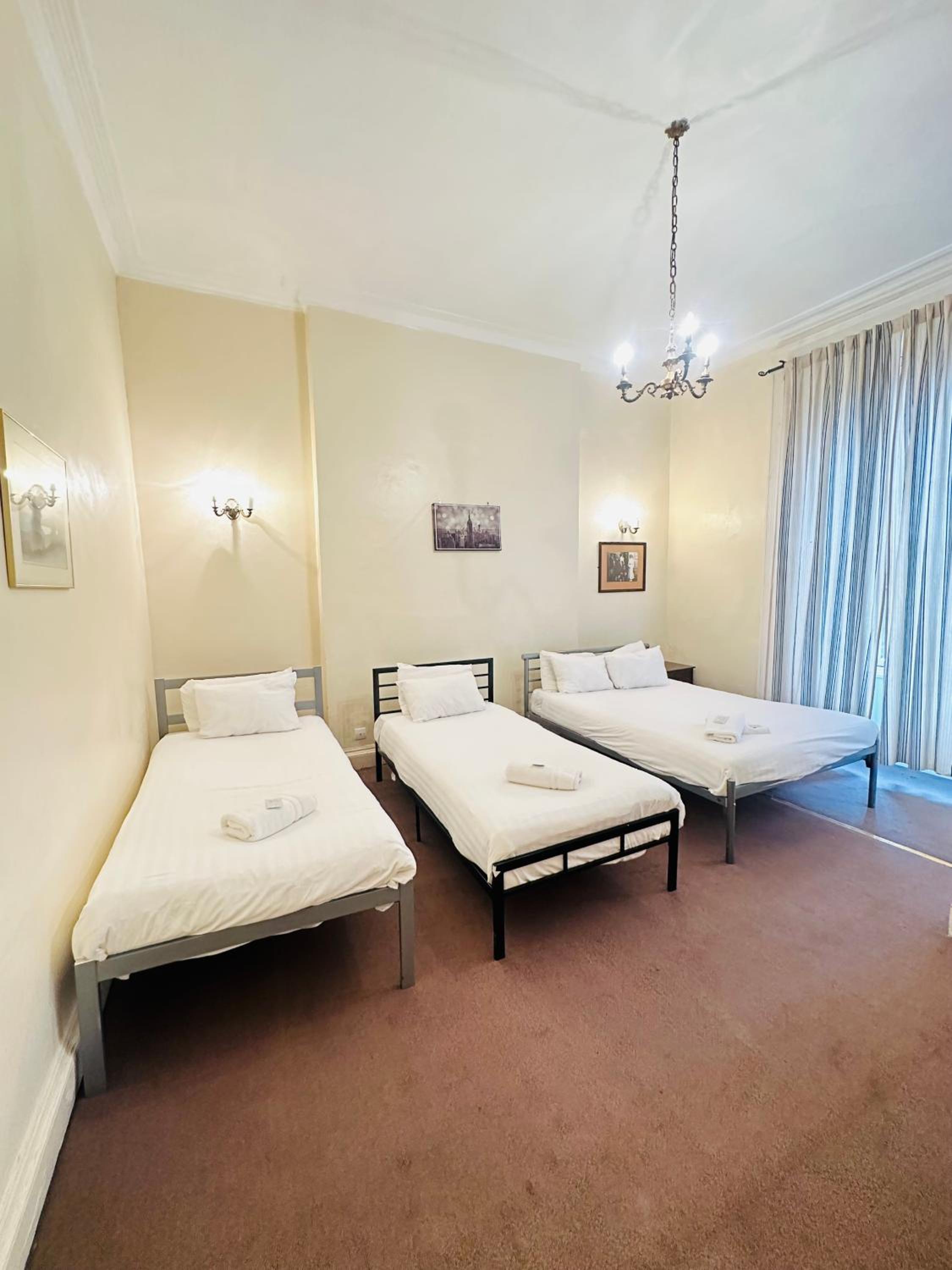 Family Room - En Suite photo 2