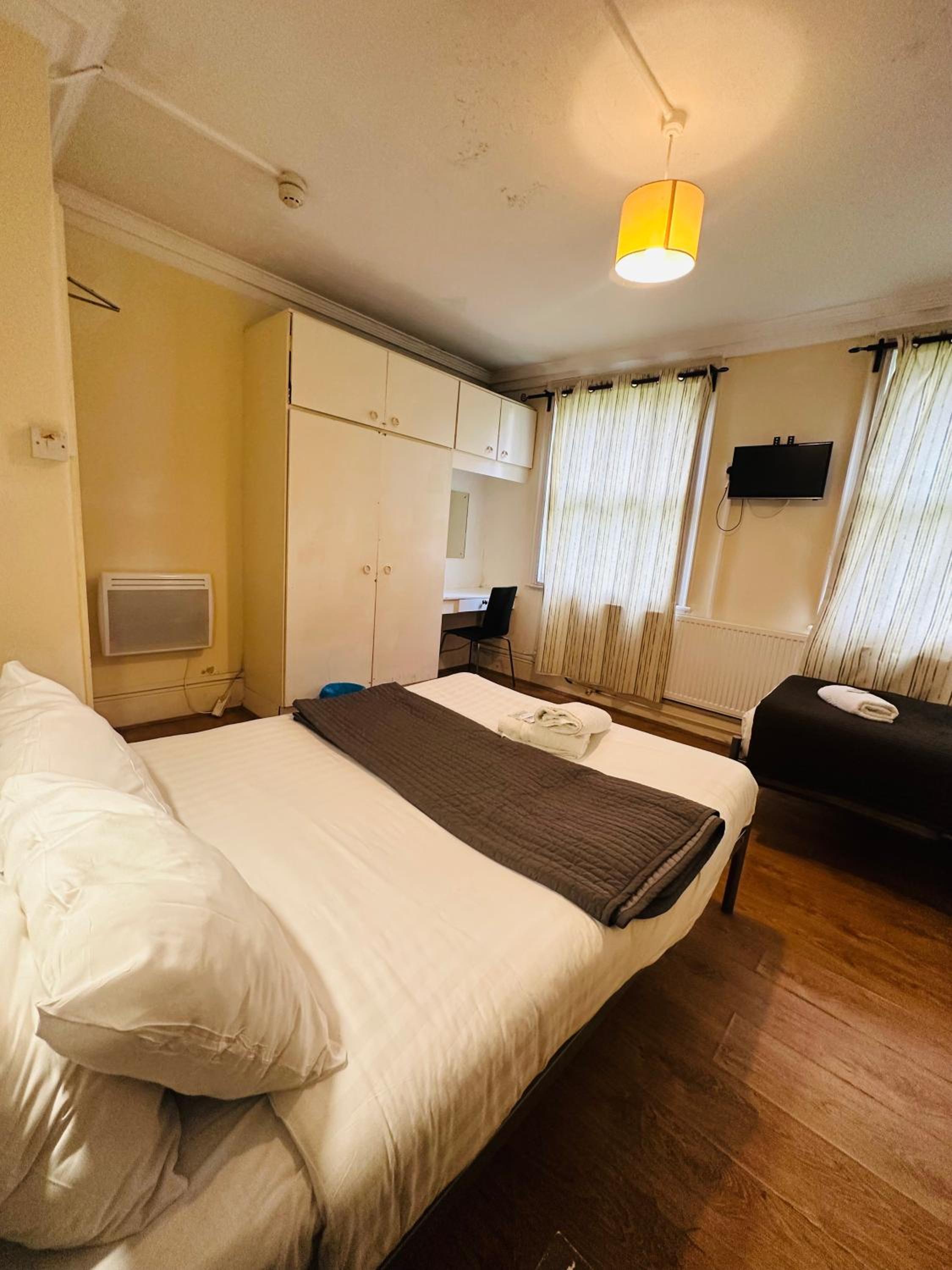 Triple Room with Private Bathroom photo 3