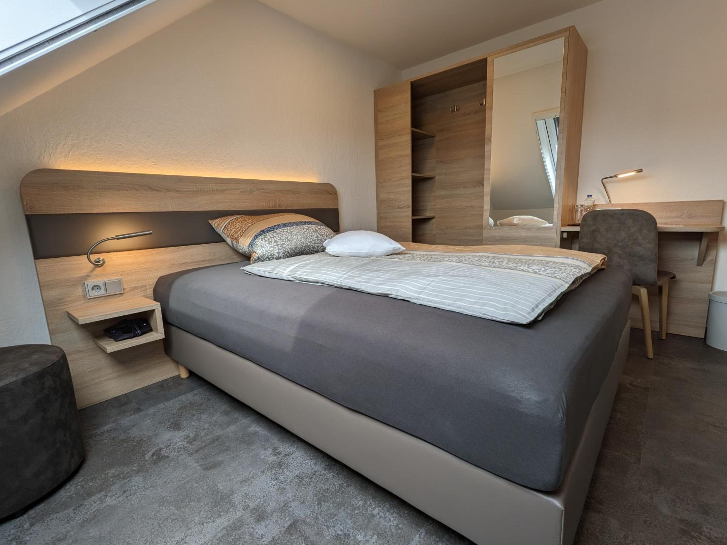 Small Double Room - Photo 6