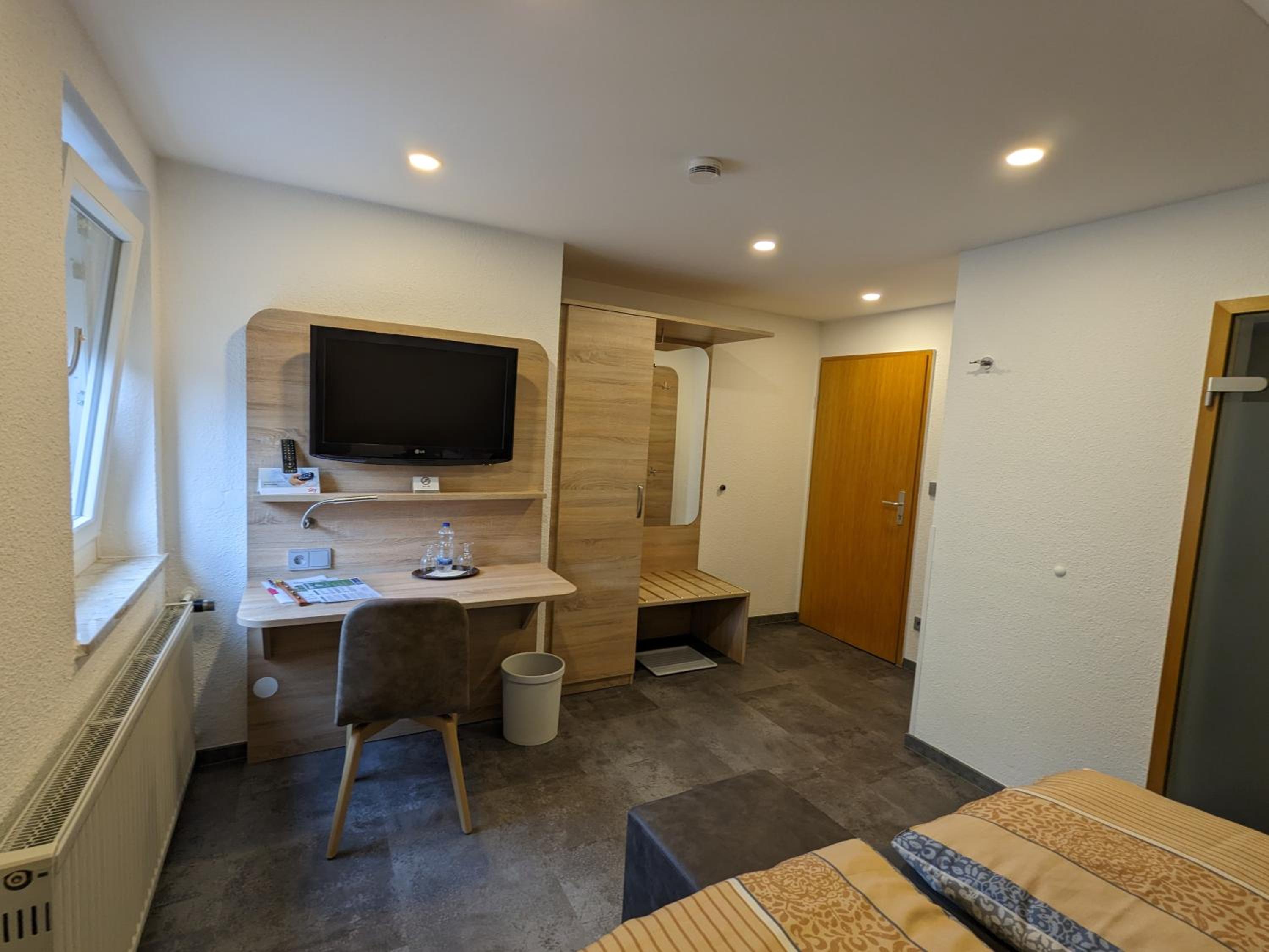 Small Double Room - Photo 2