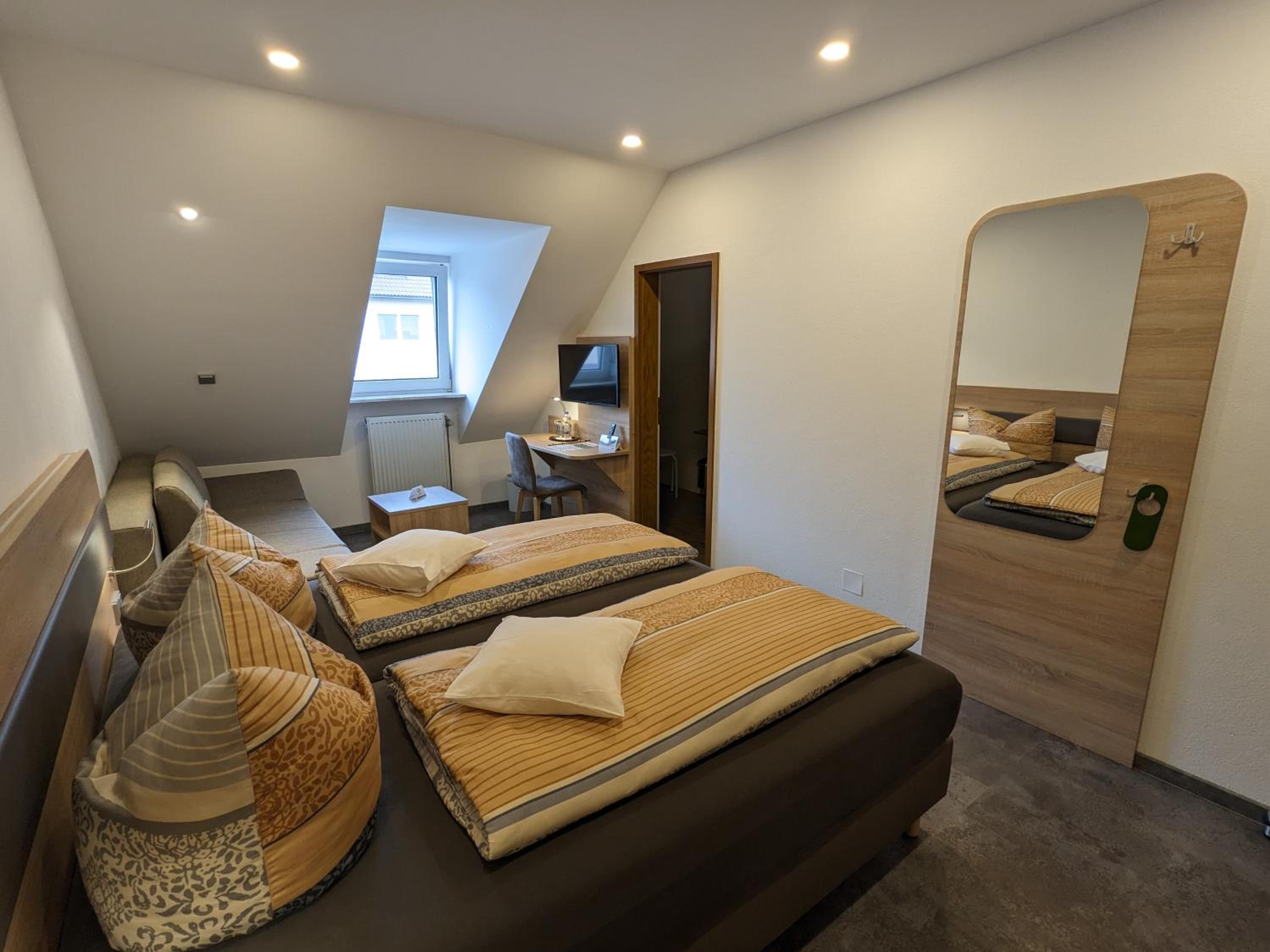 Comfort Room (2- 4 people) - Photo 1